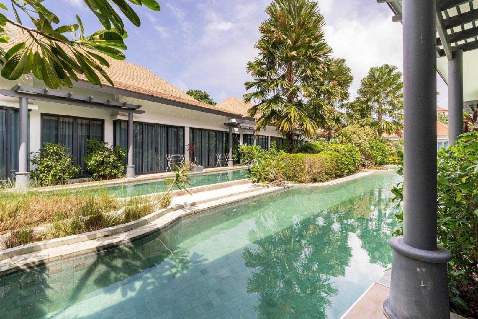 Tajh Pool Hotel