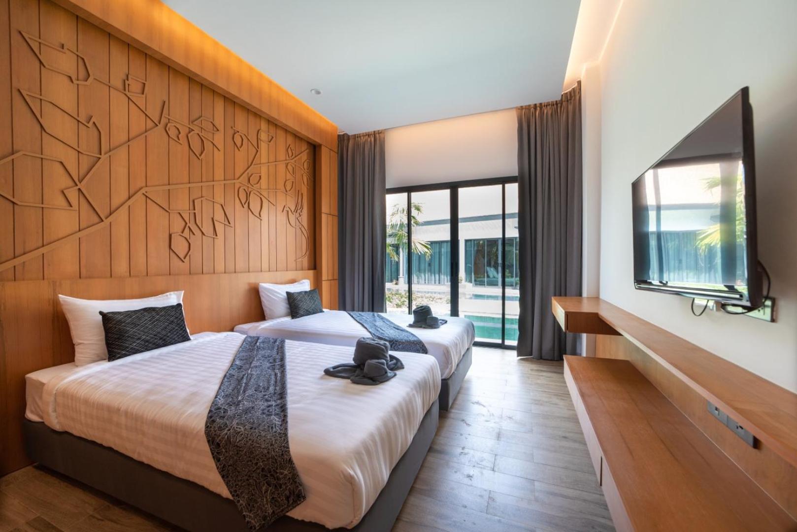 Tajh Pool Hotel Chalong