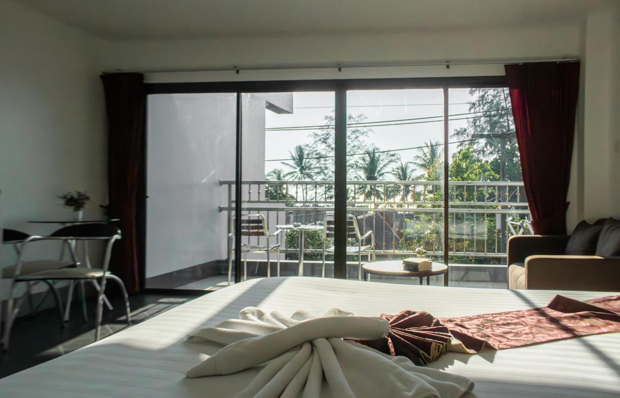 Deng's Hotel 3*