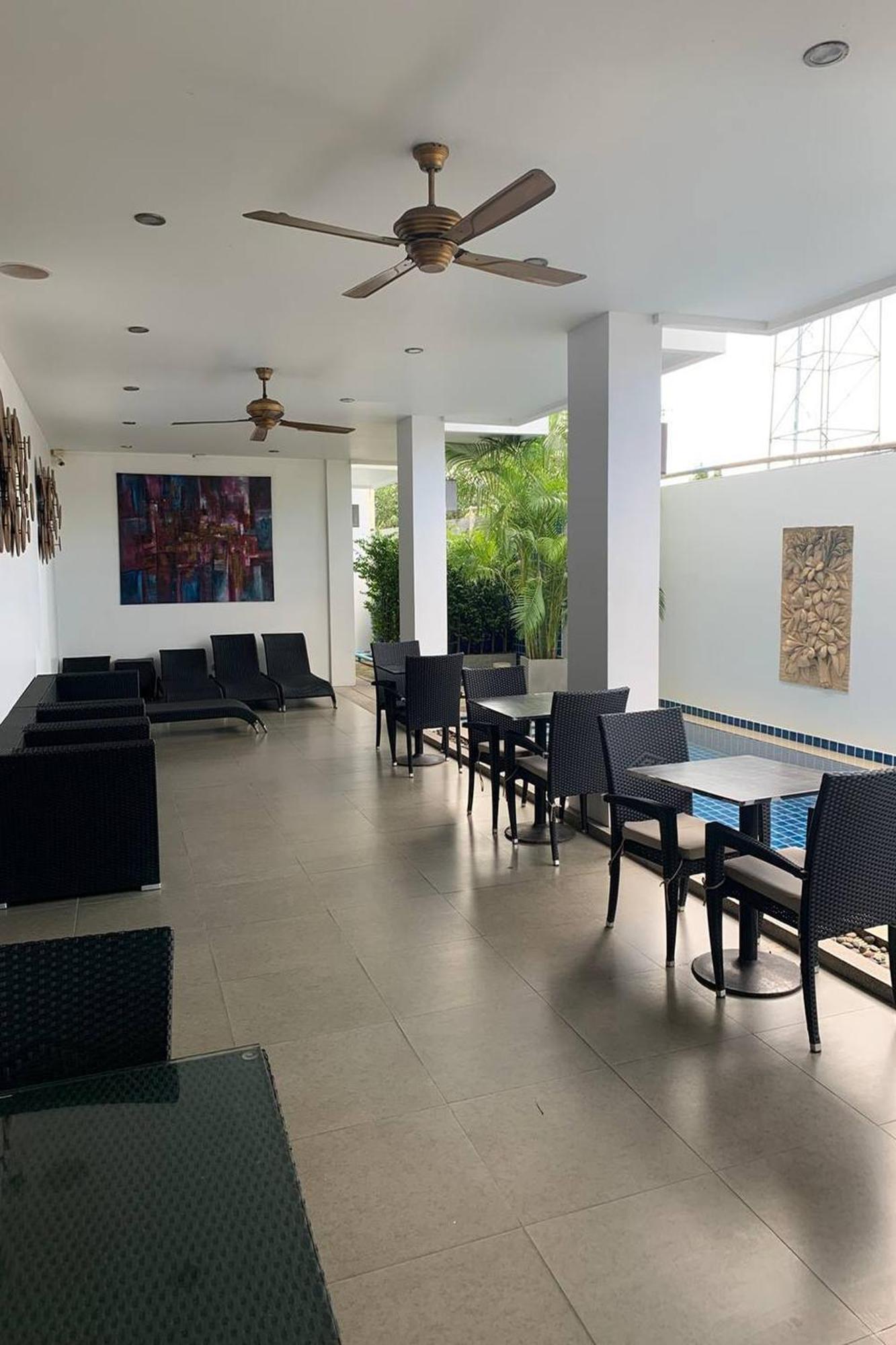 Hotel One World One Naiharn Rawai