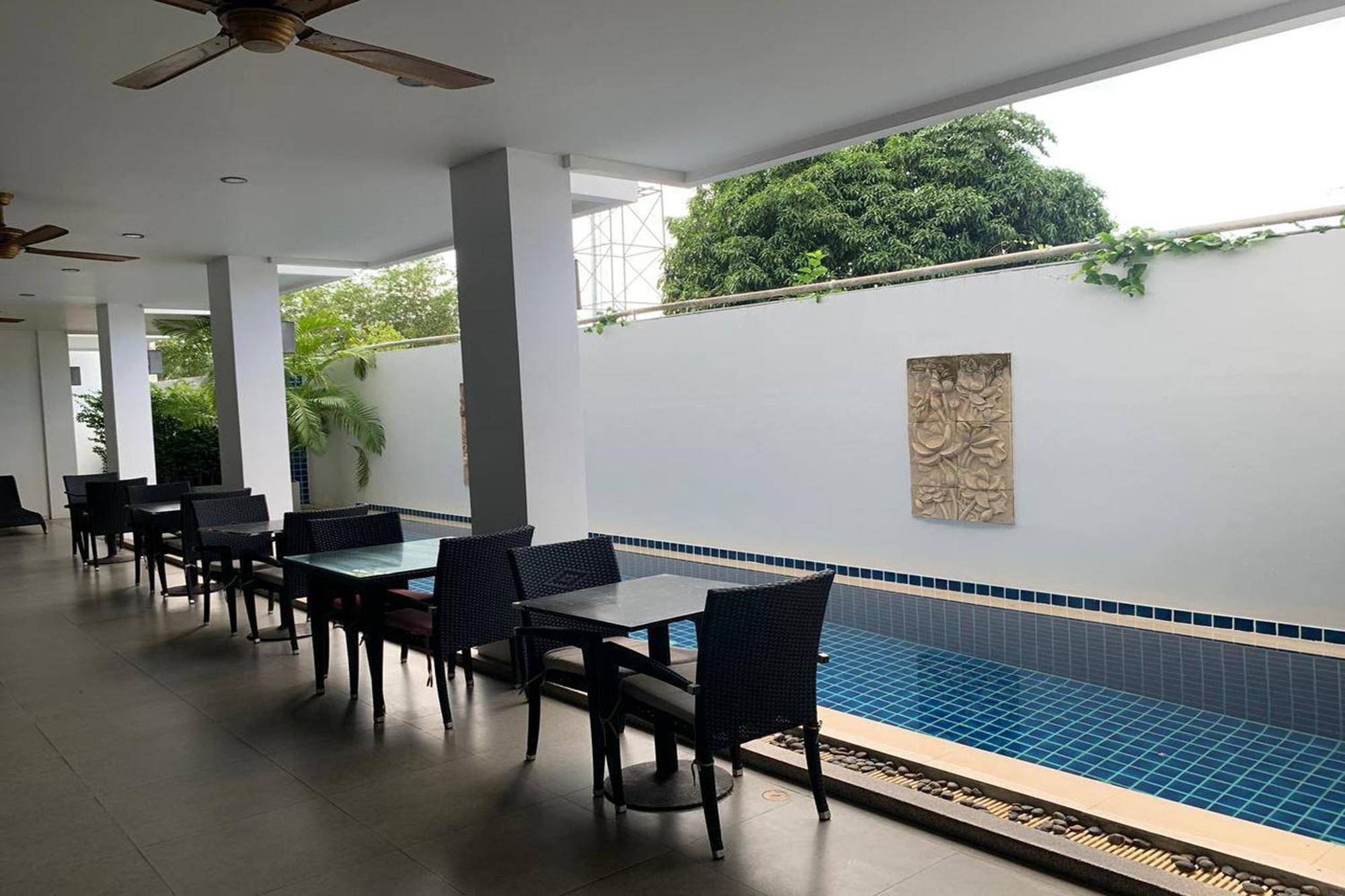 One World One Naiharn Hotel 3*