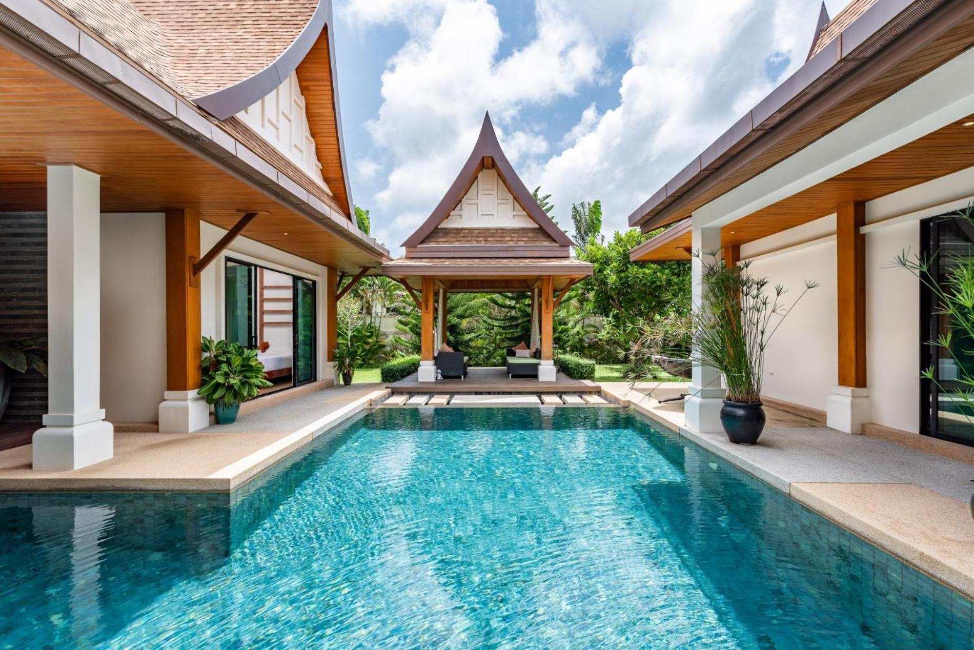 Champagne Pool Villa *