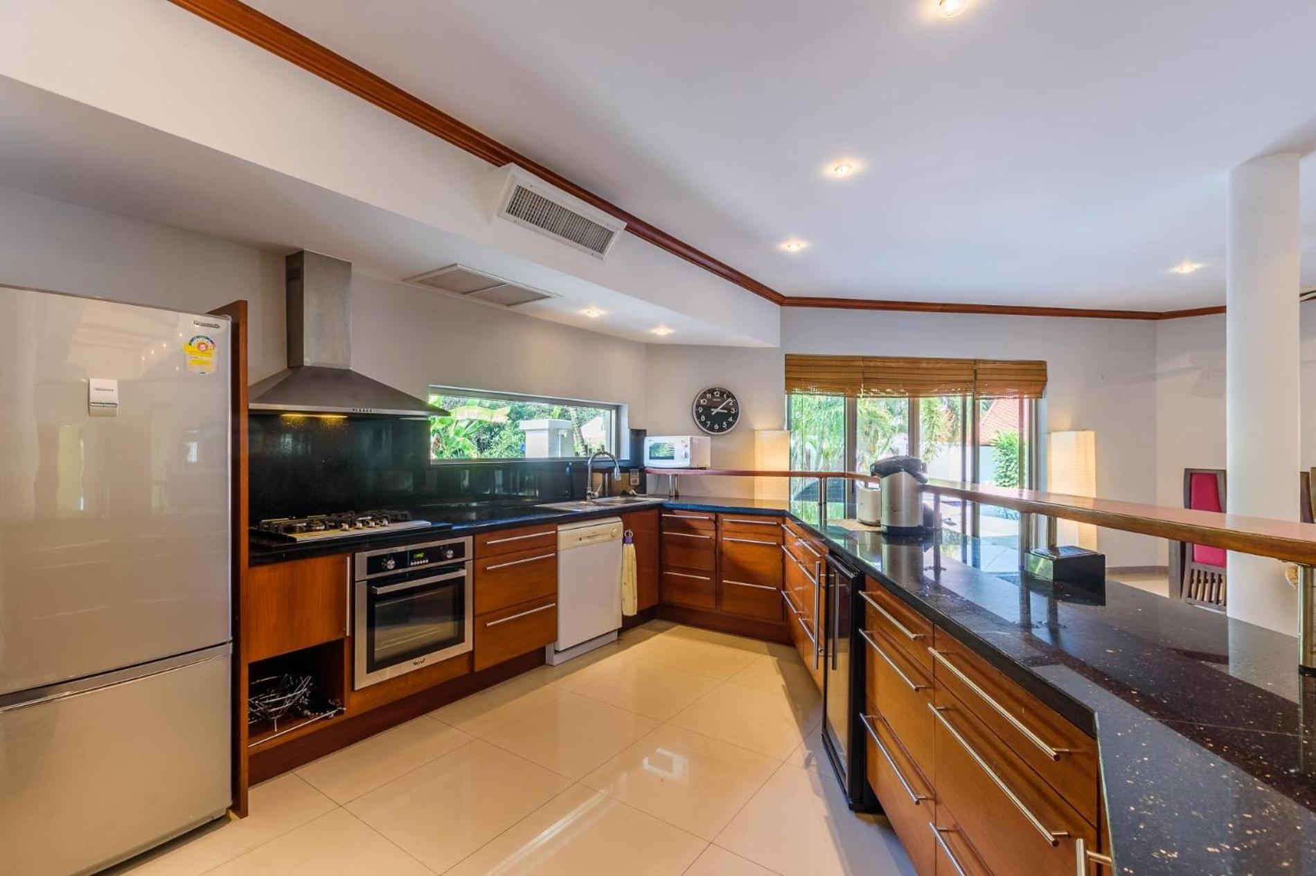 Amber Pool Naiharn Holiday home