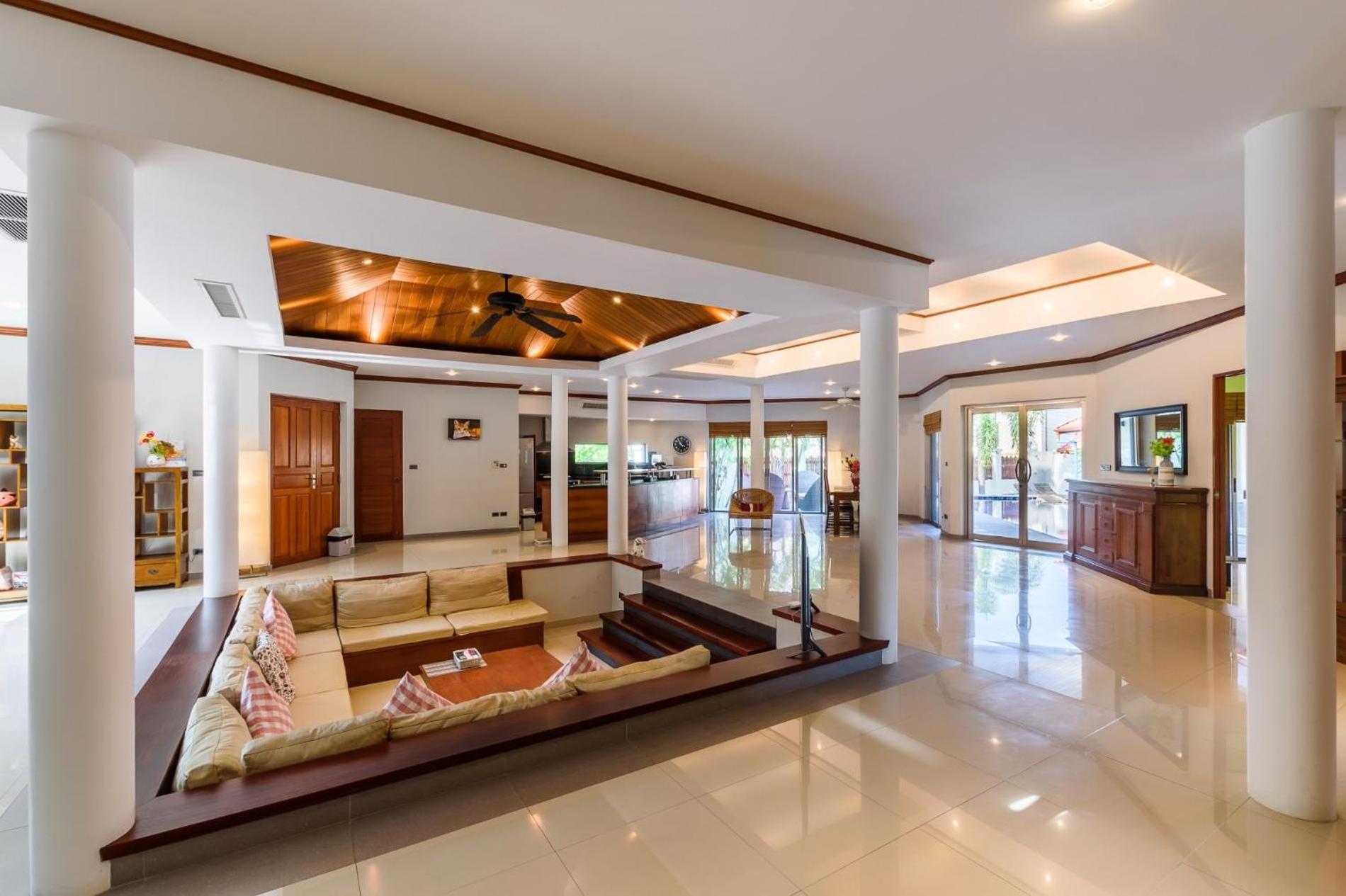 Amber Pool Naiharn Holiday home *