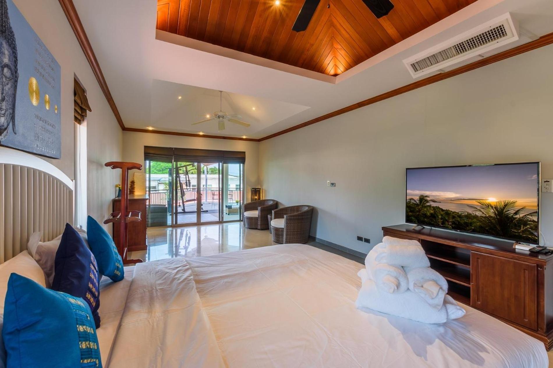 Amber Pool Naiharn Holiday home