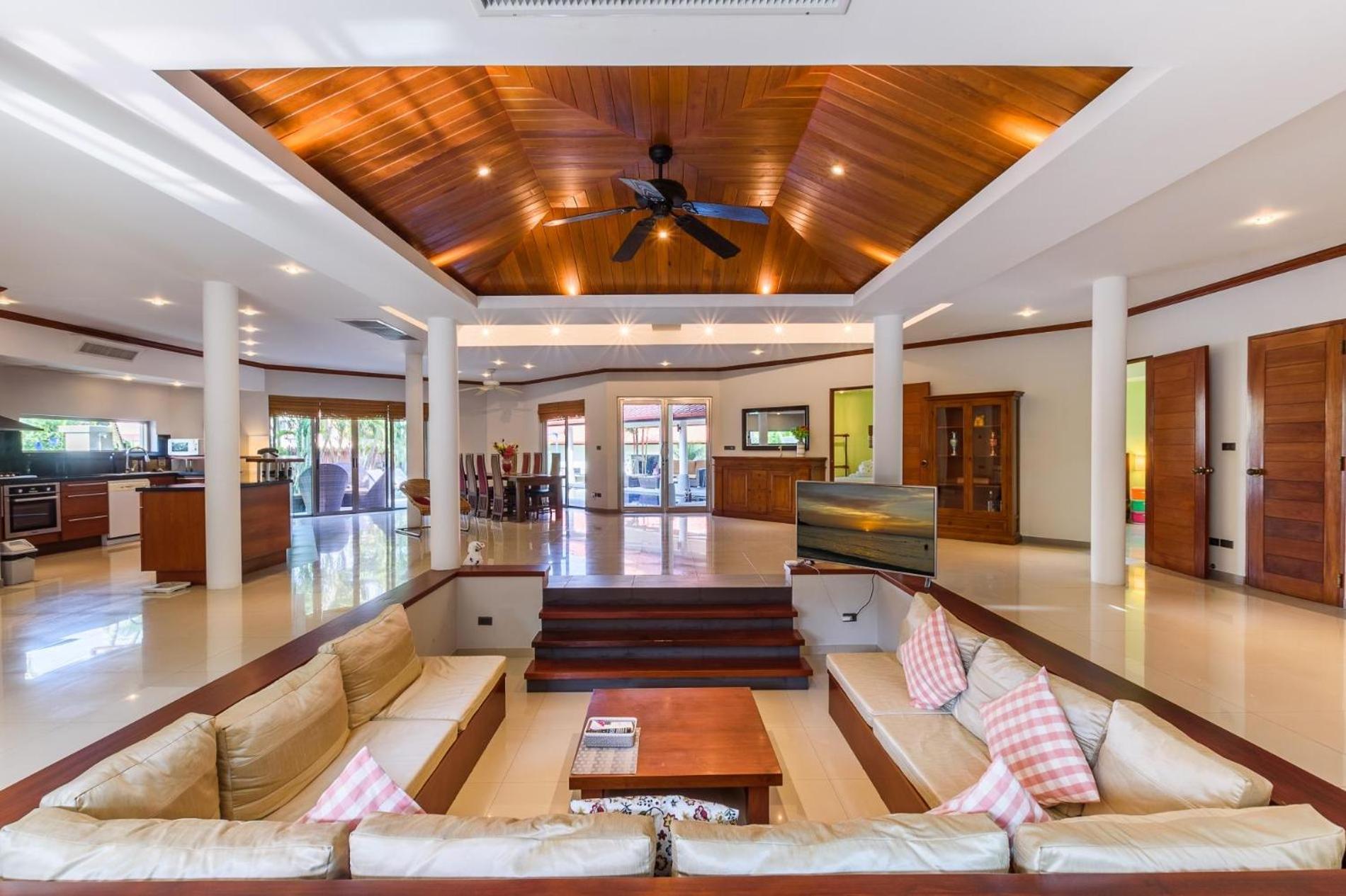Amber Pool Naiharn Holiday home *