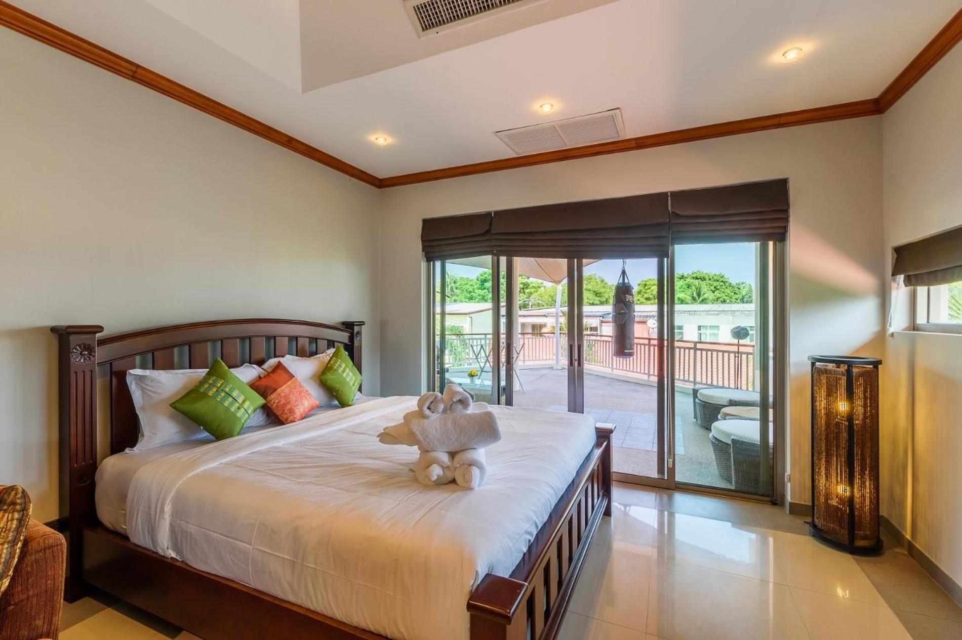 Amber Pool Naiharn Holiday home Rawai