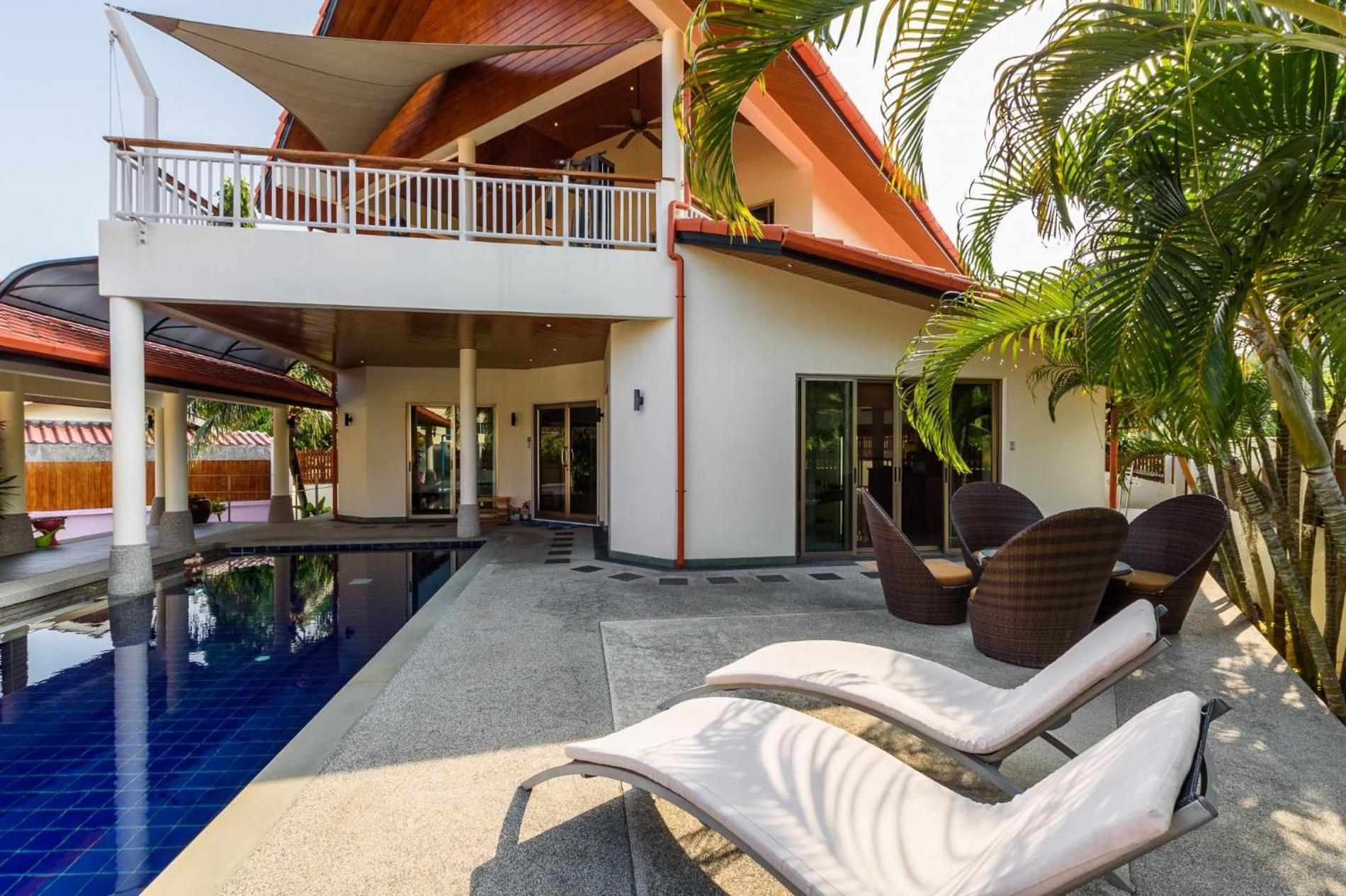 Amber Pool Naiharn Holiday home *