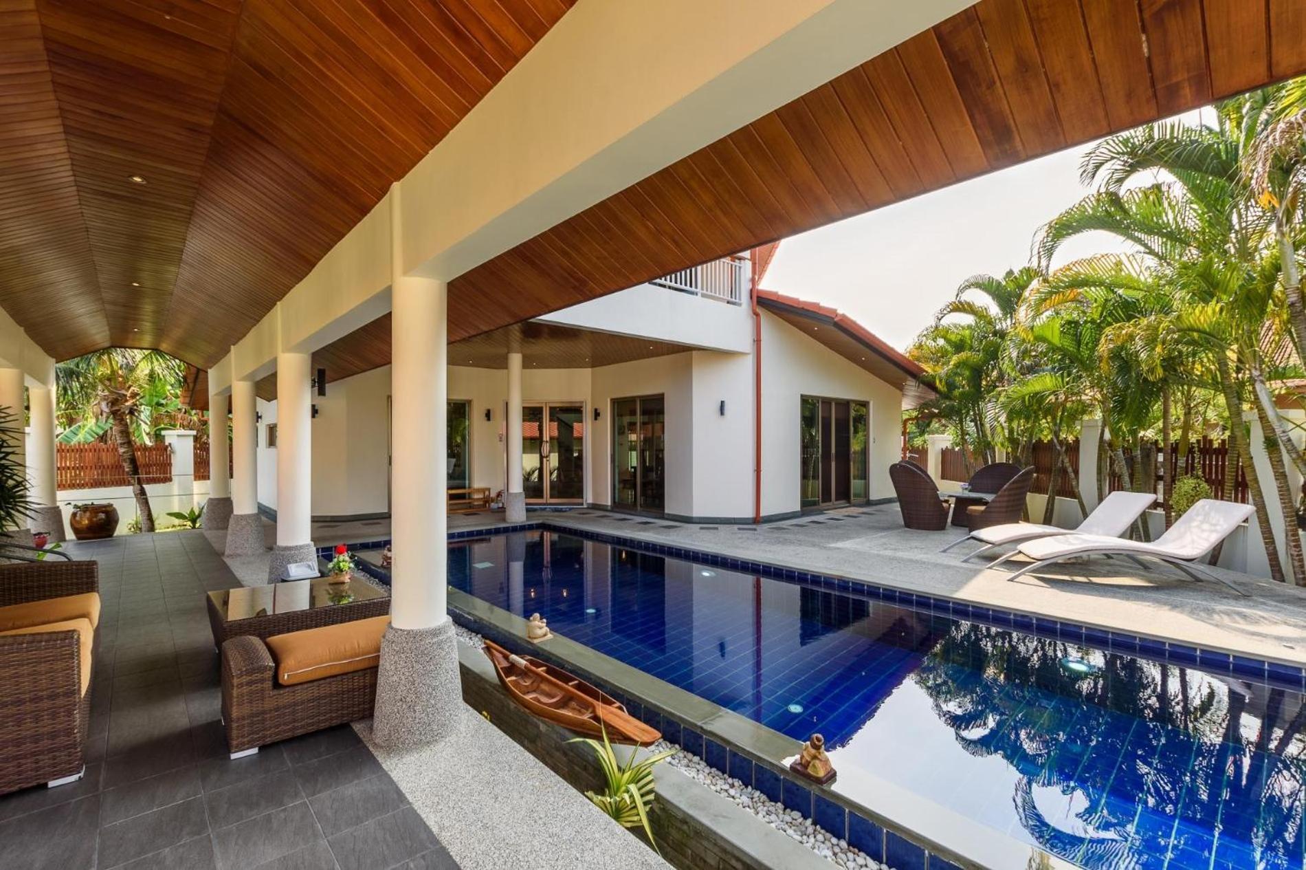 Amber Pool Naiharn Holiday home *