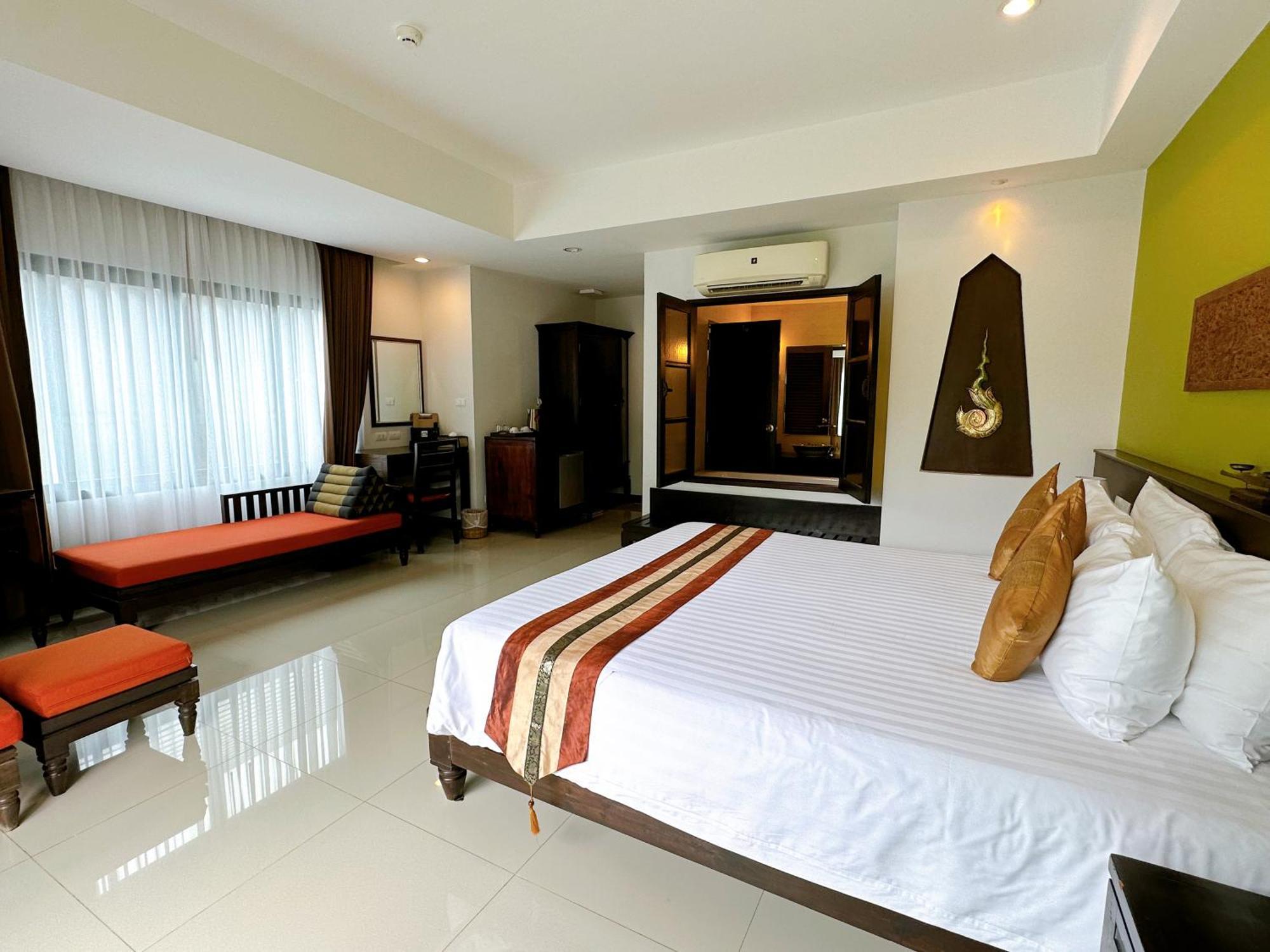 Navatara Phuket Rawai