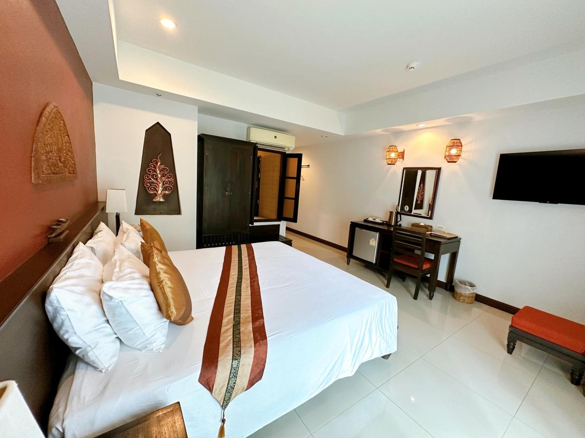 Navatara Phuket Resort 4*