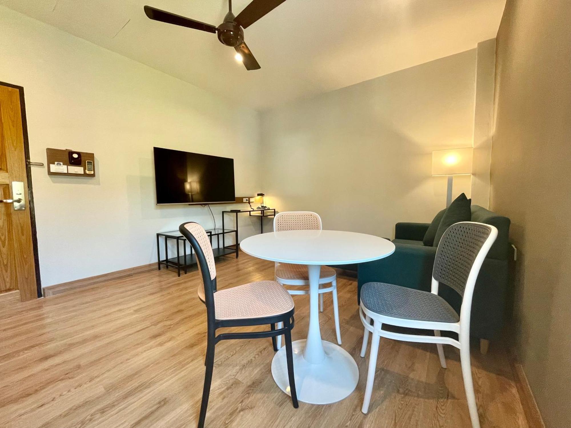 Actually Service Apartment Karon
