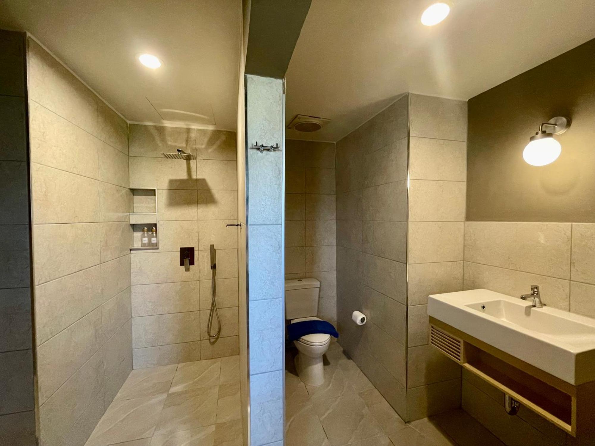 Actually Service Apartment *