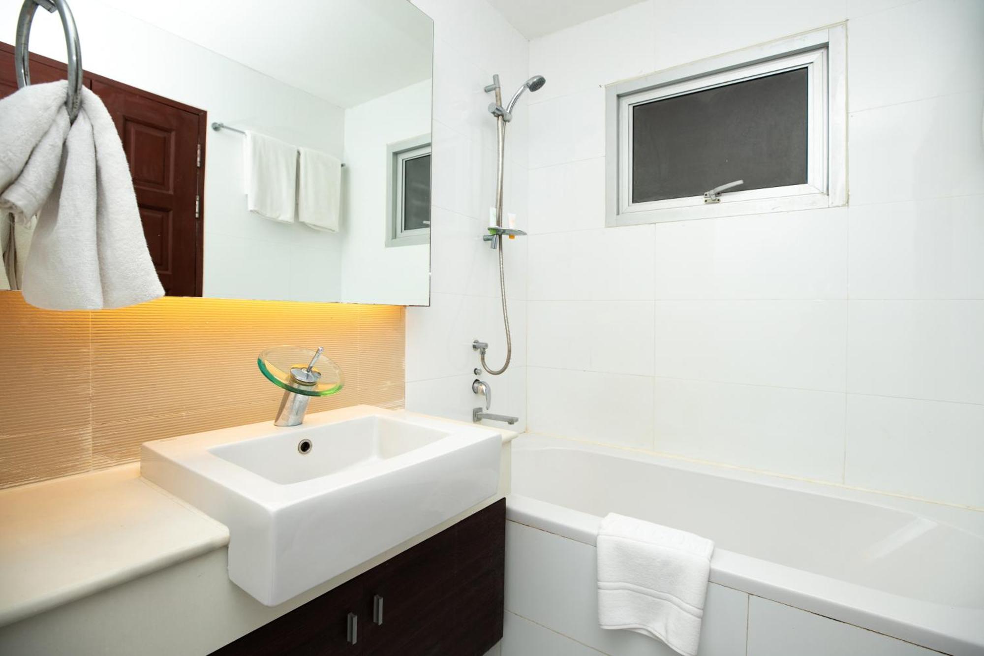 Icheck Residences Aparthotel