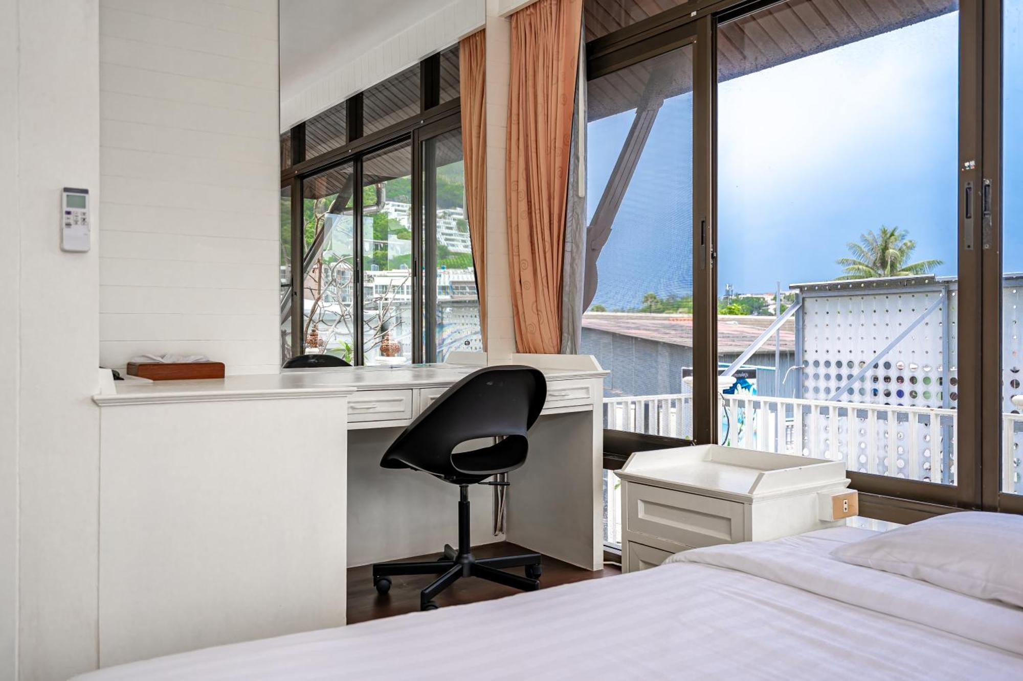 The Color Hotel 2*