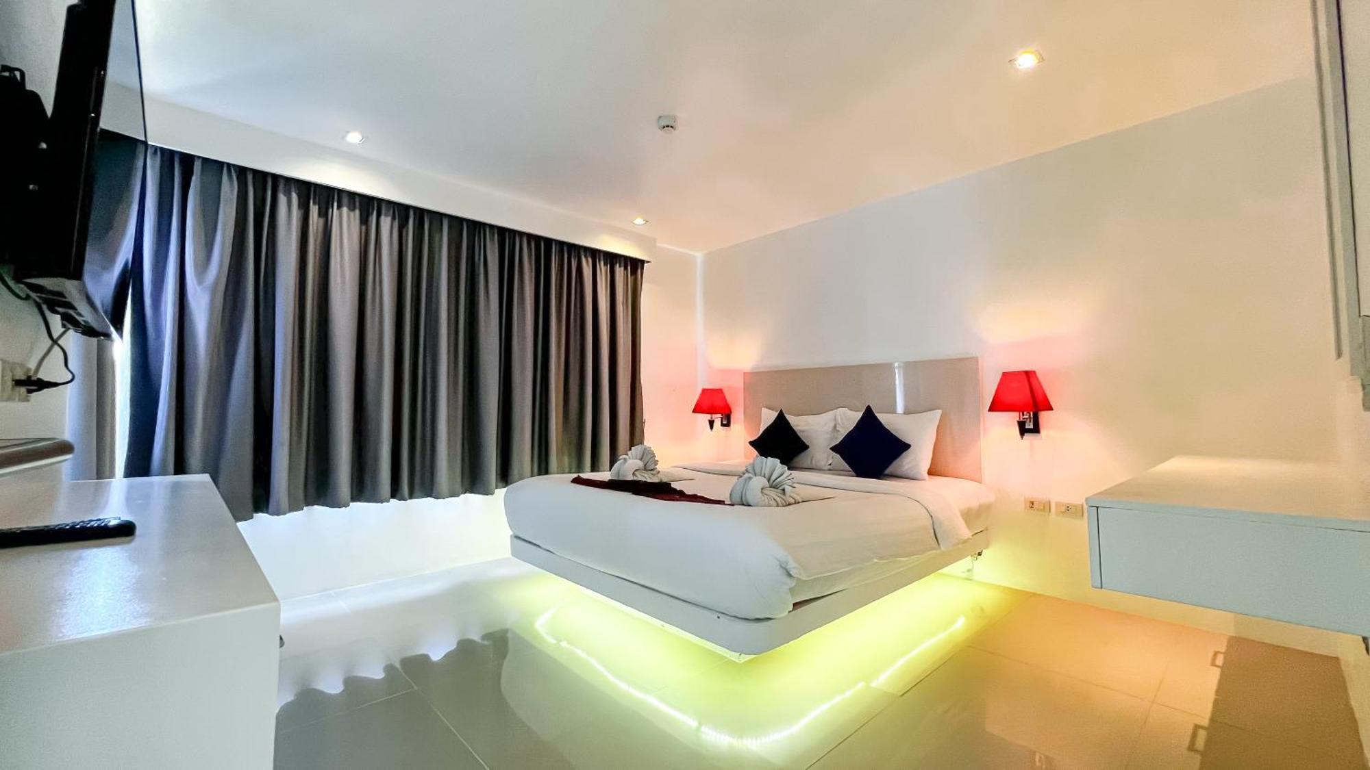 Grand Sunset Phuket 4*