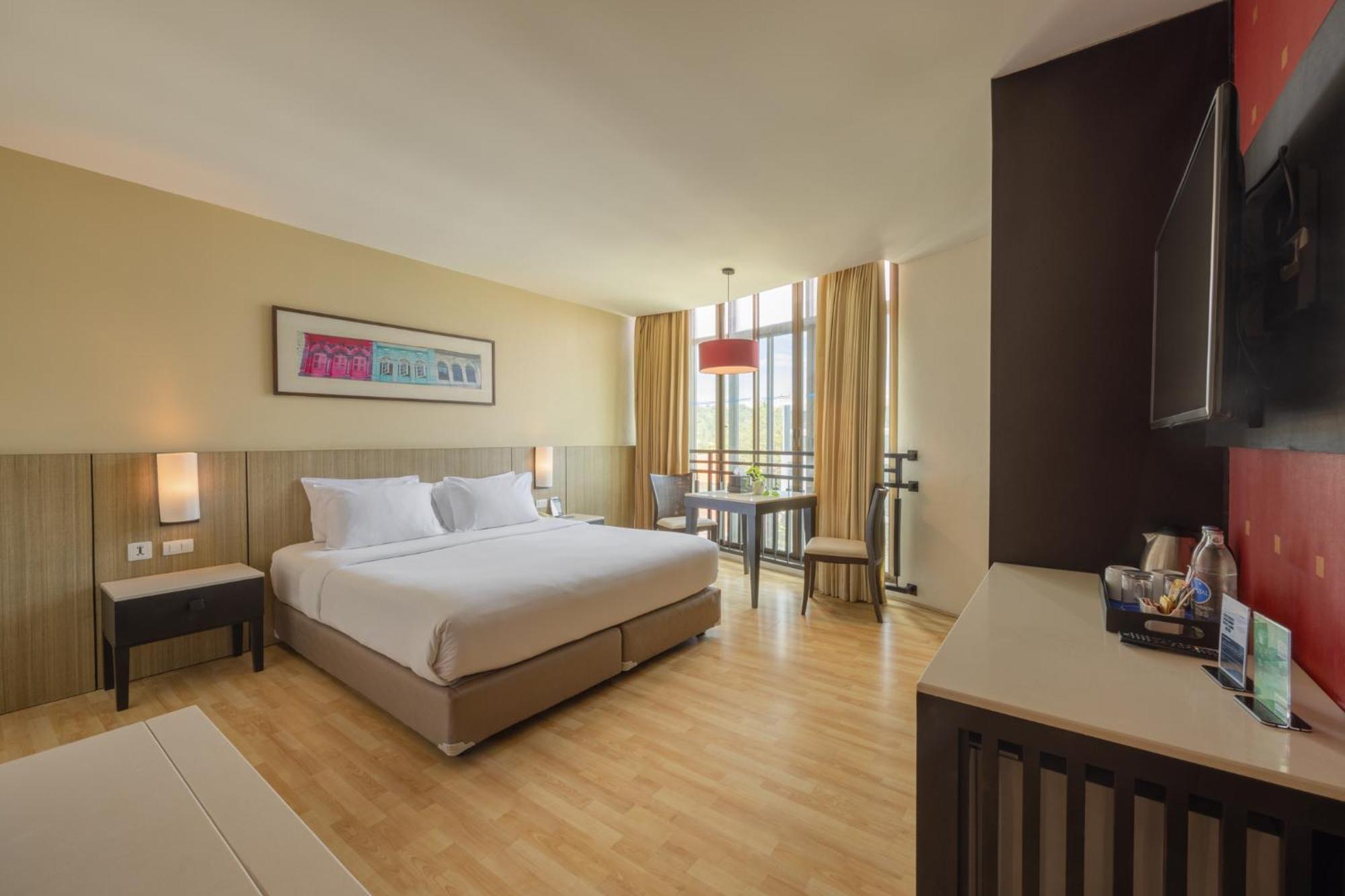 Deevana Plaza Phuket - Sha Extra 4*