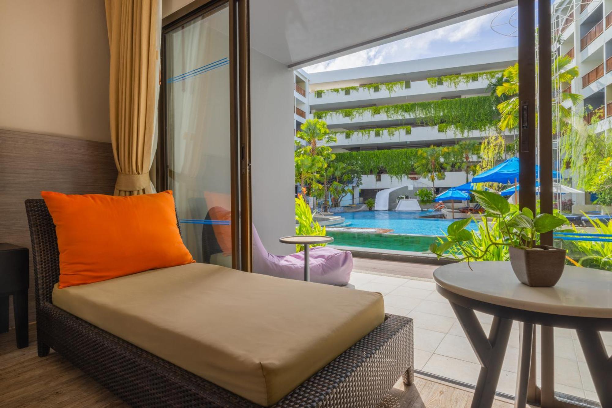 Hotel Deevana Plaza Phuket - Sha Extra 4*