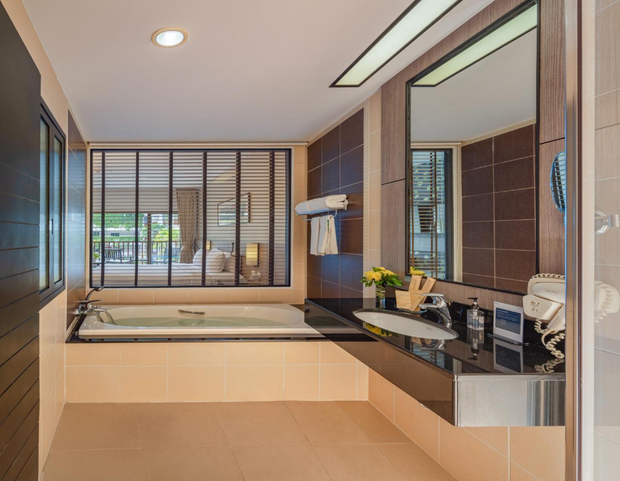 Hotel Deevana Plaza Phuket - Sha Extra Patong