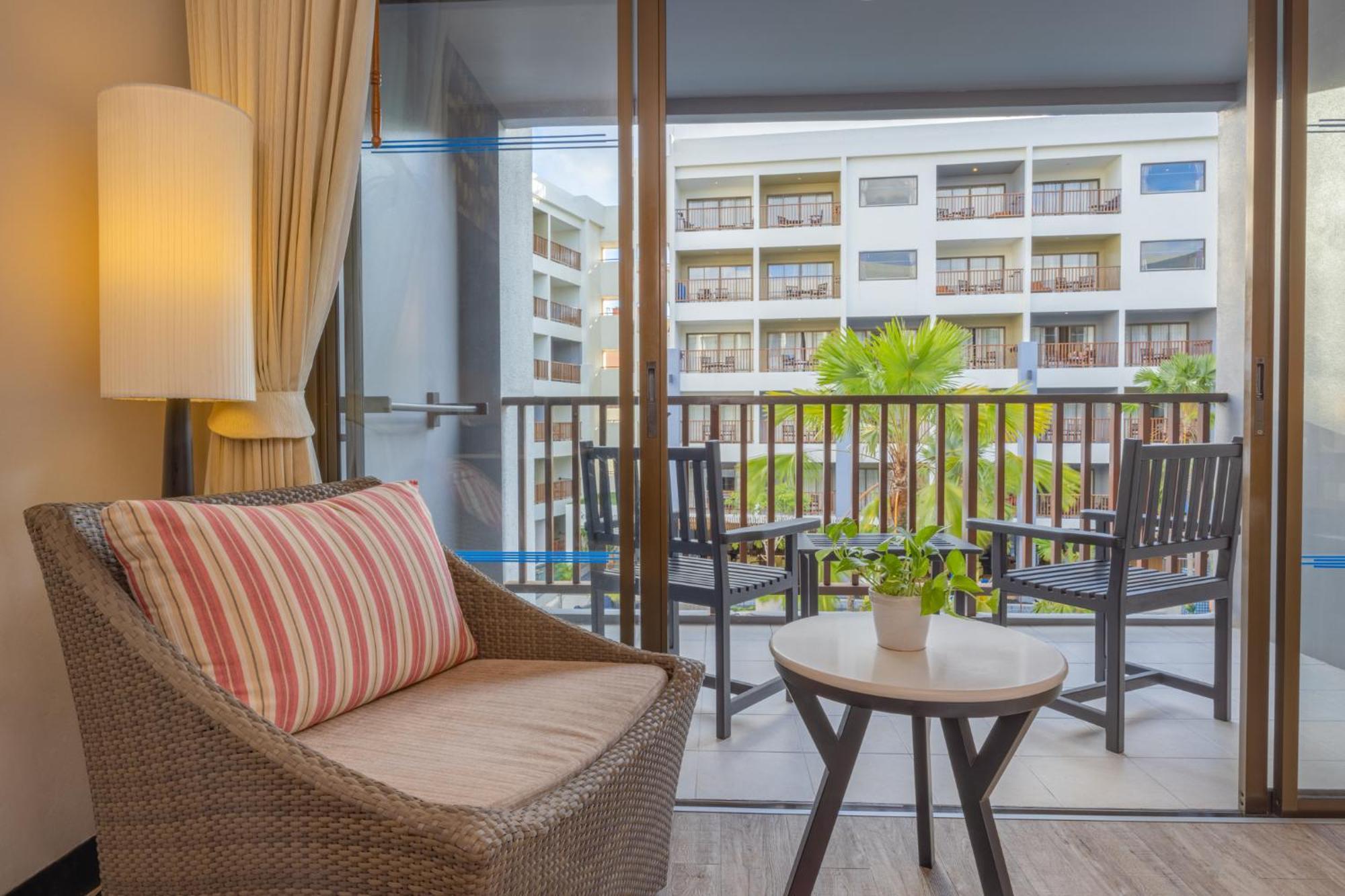 Hotel Deevana Plaza Phuket - Sha Extra