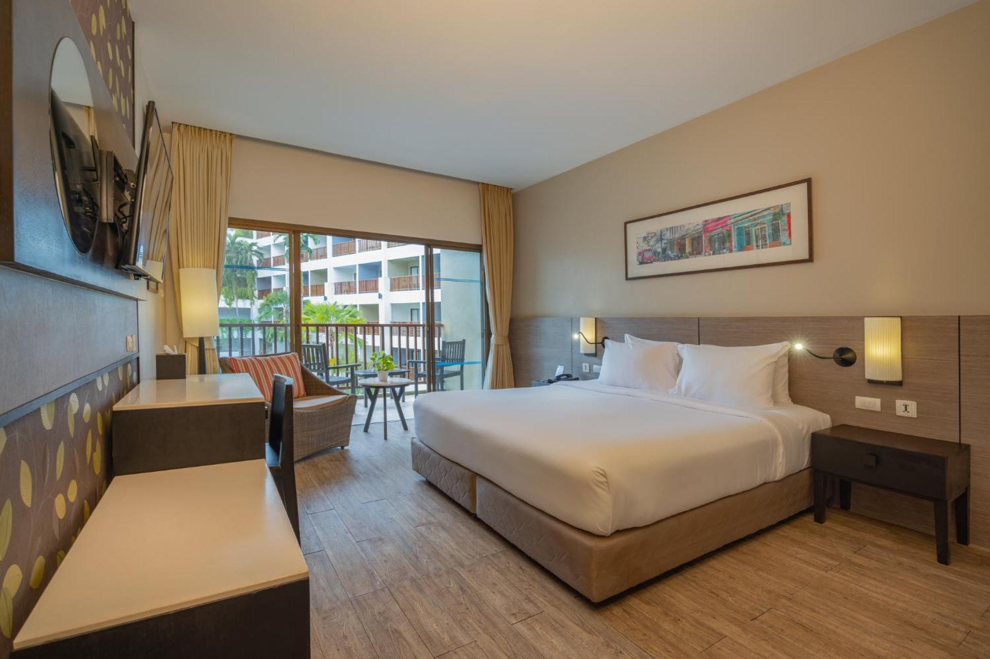 Deevana Plaza Phuket - Sha Extra 4*