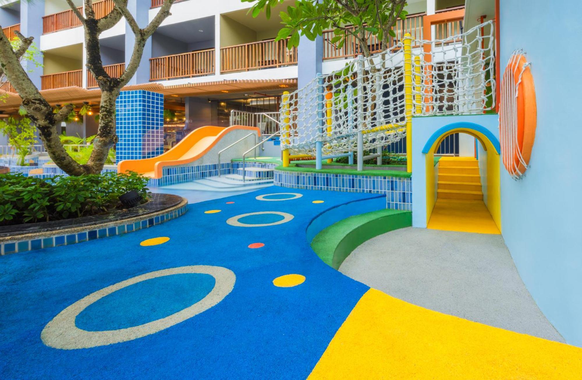 Hotel Deevana Plaza Phuket - Sha Extra 4*