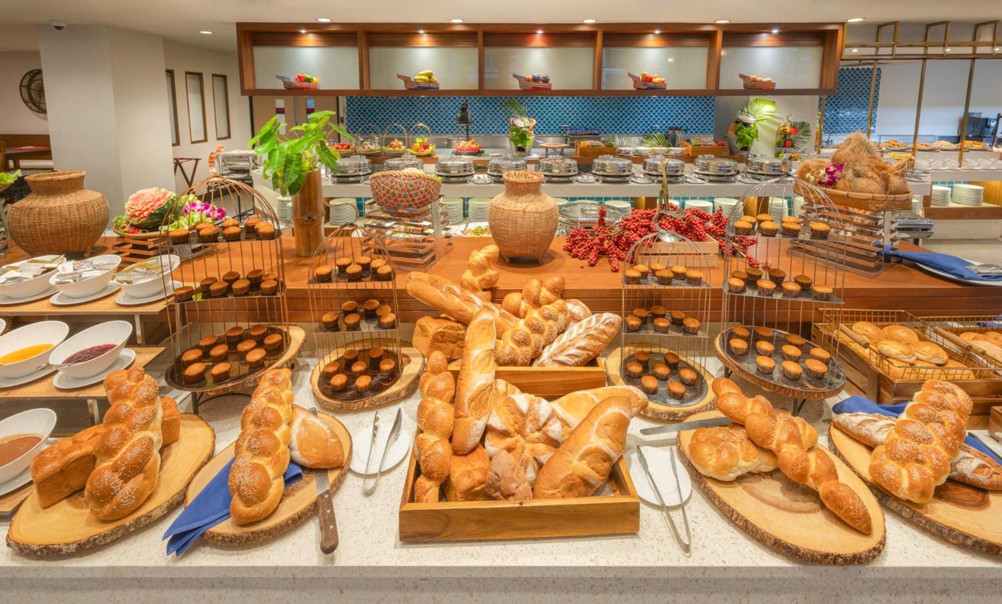 Deevana Plaza Phuket - Sha Extra Hotel