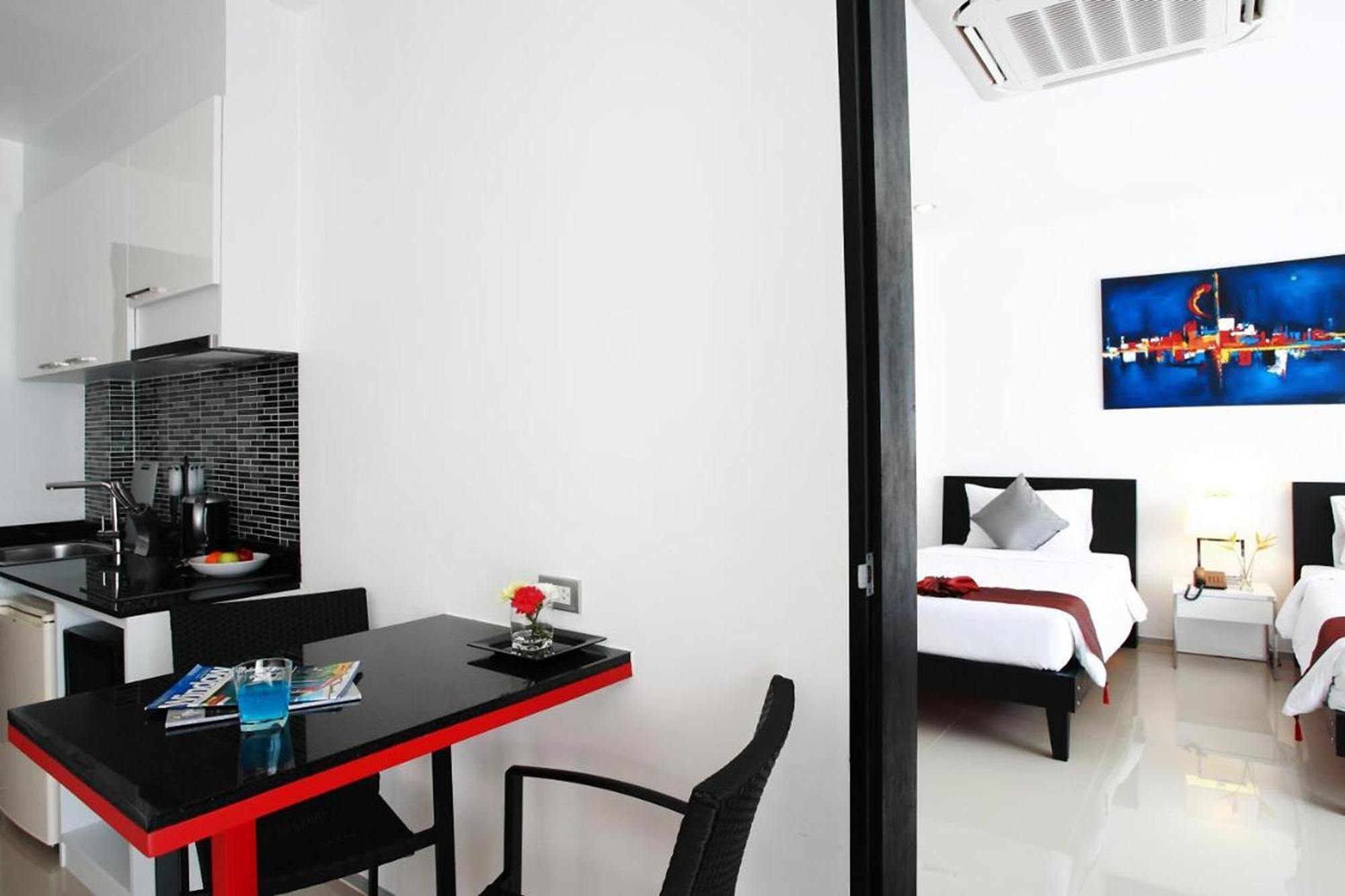 Hotel One World One Naiharn Rawai