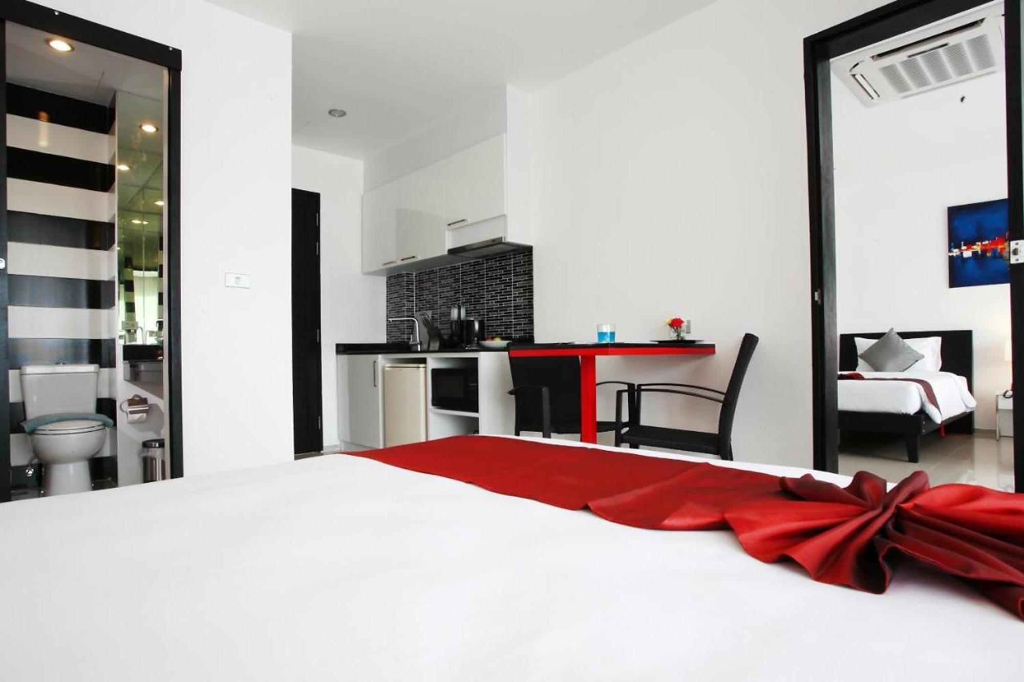 One World One Naiharn Hotel Rawai