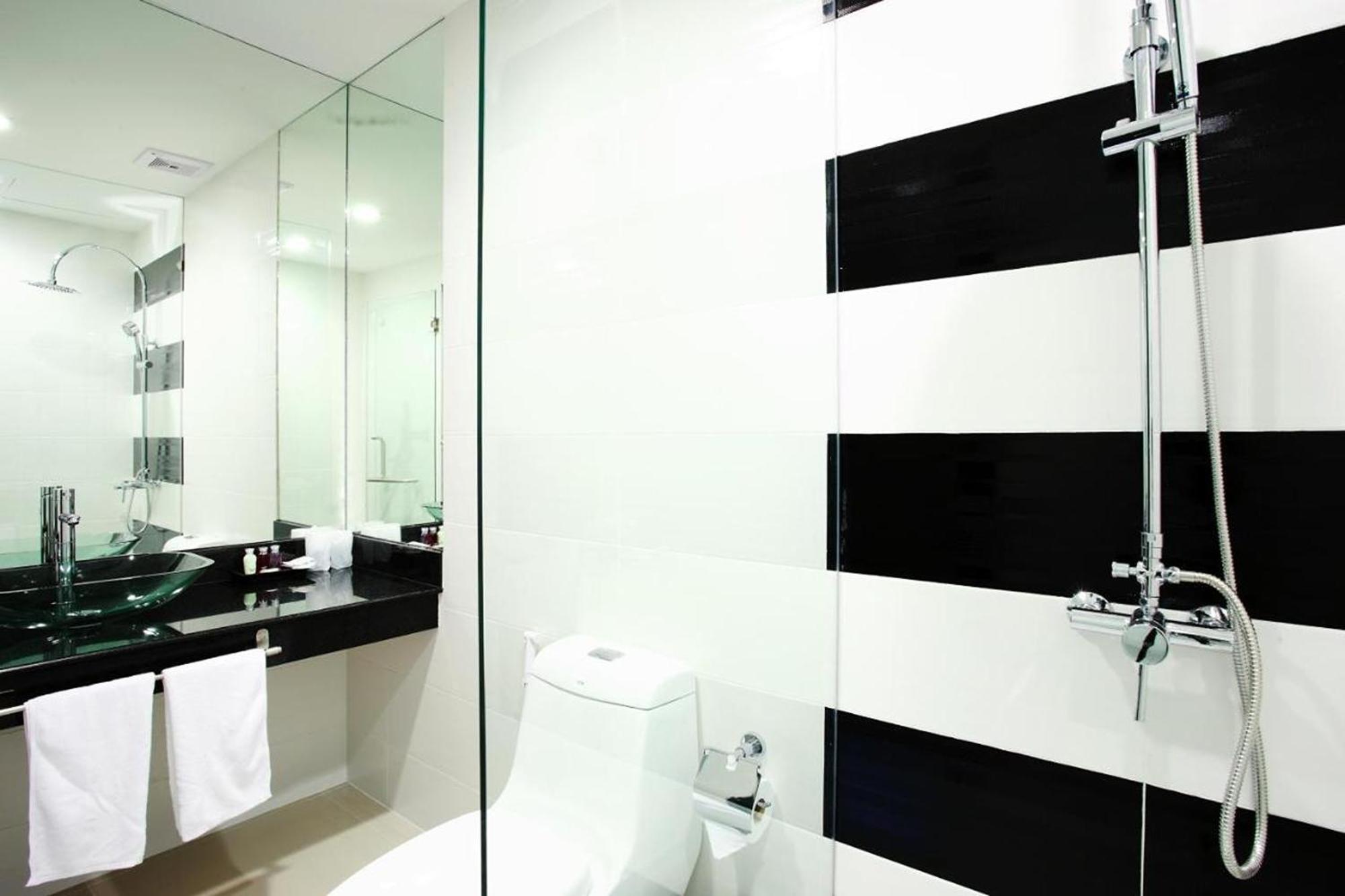 Hotel One World One Naiharn 3*