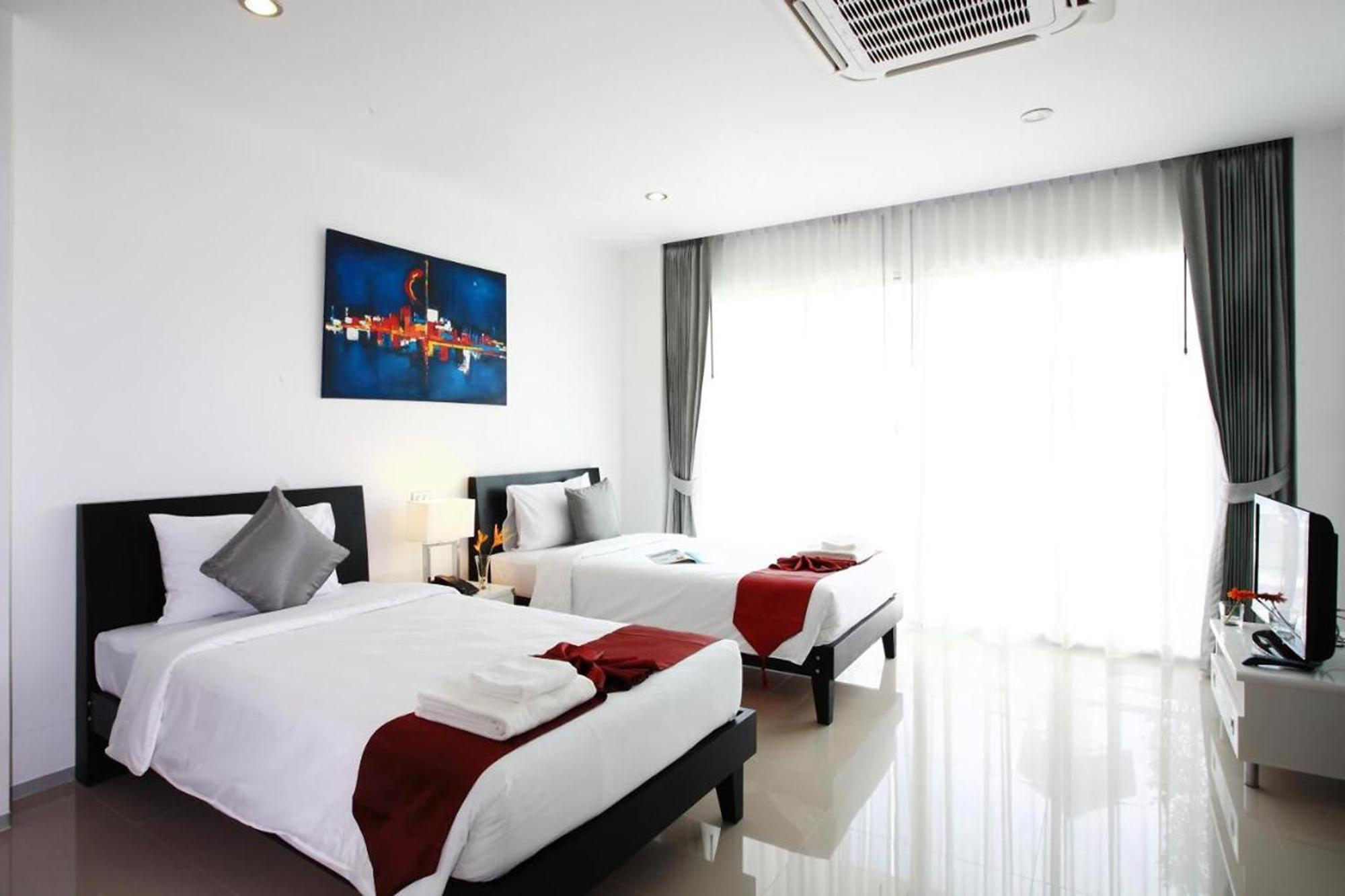 Hotel One World One Naiharn Rawai