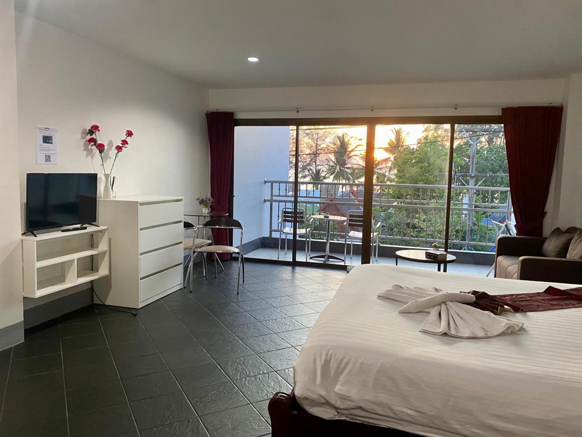 Deng's Hotel 3*