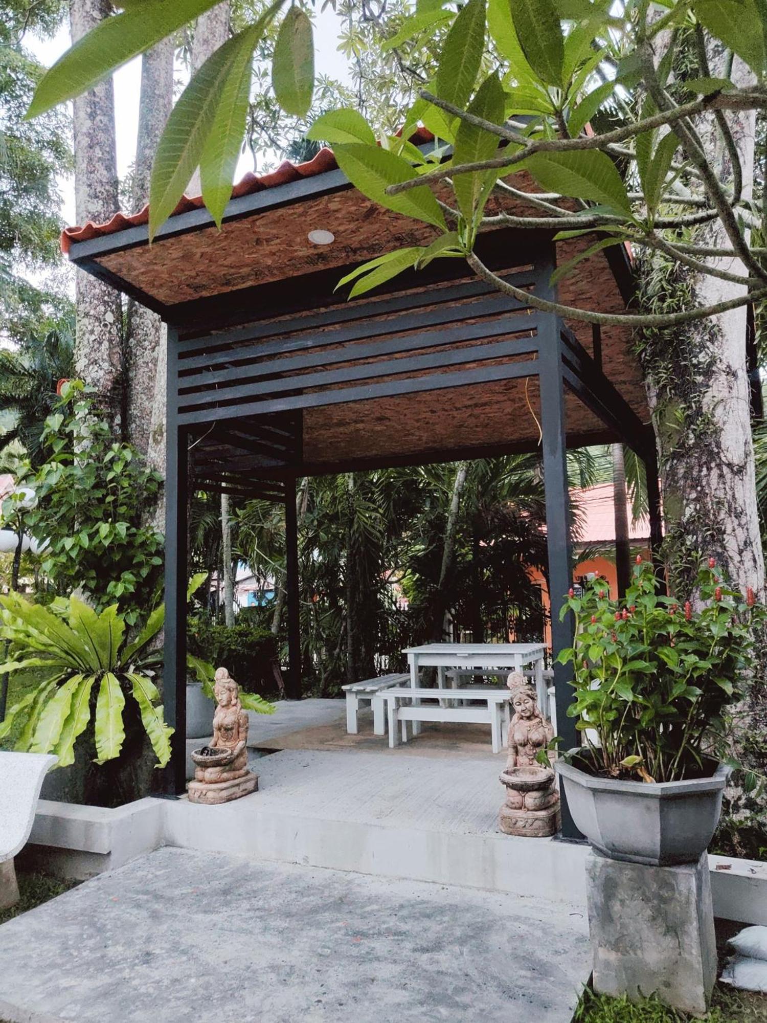 Garden Hotel 3*