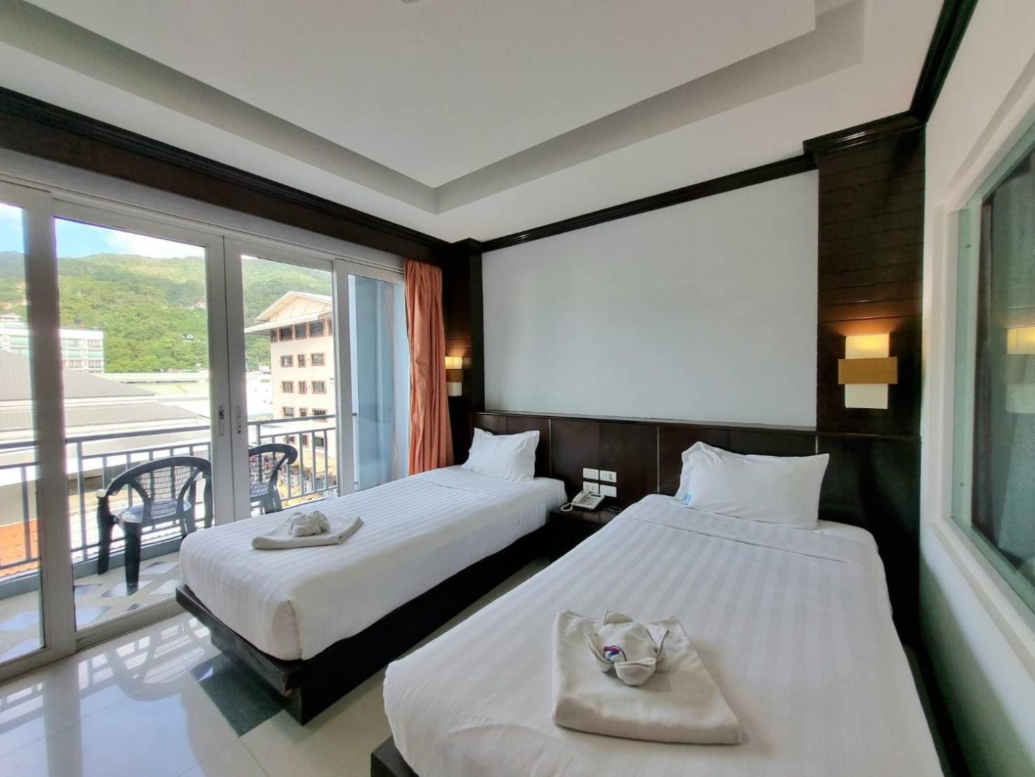 Hotel 77 & 3*