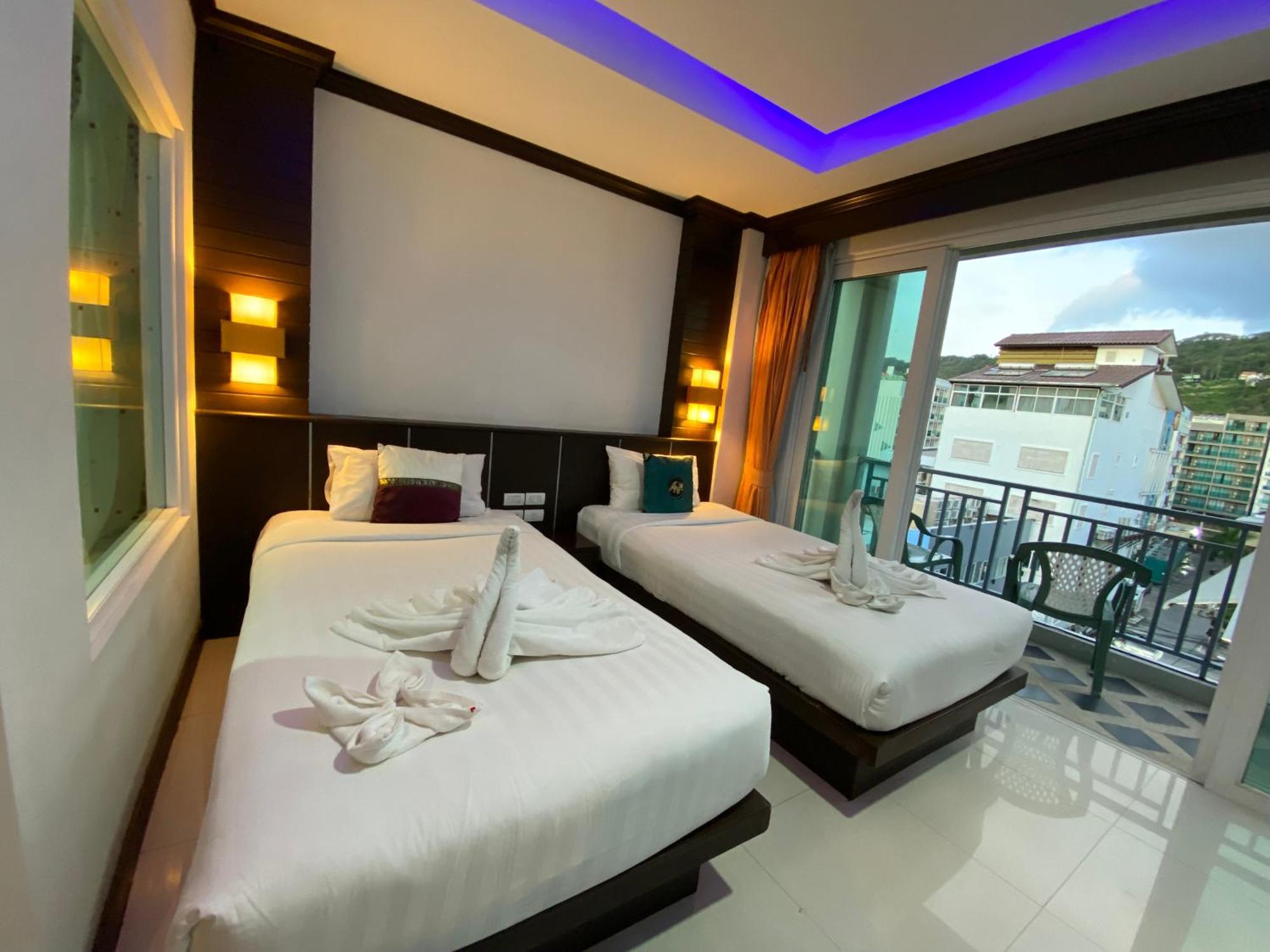 77 & Hotel 3*