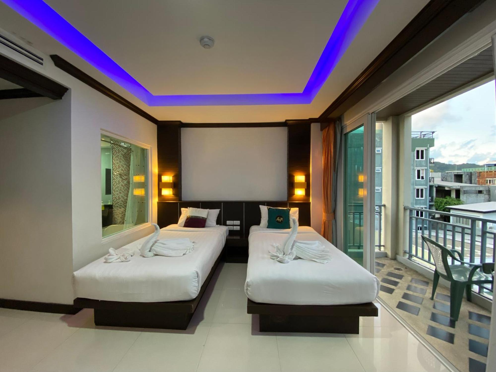 Hotel 77 & 3*