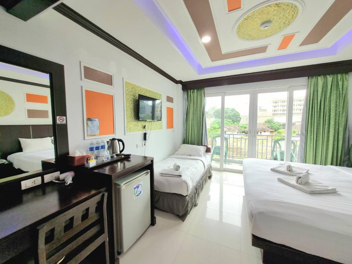 77 & Hotel 3*