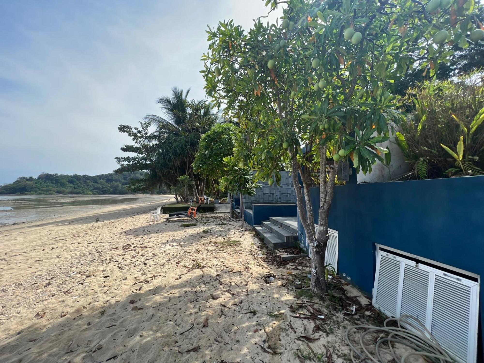 Resort The Nchantra Beachfront Phuket
