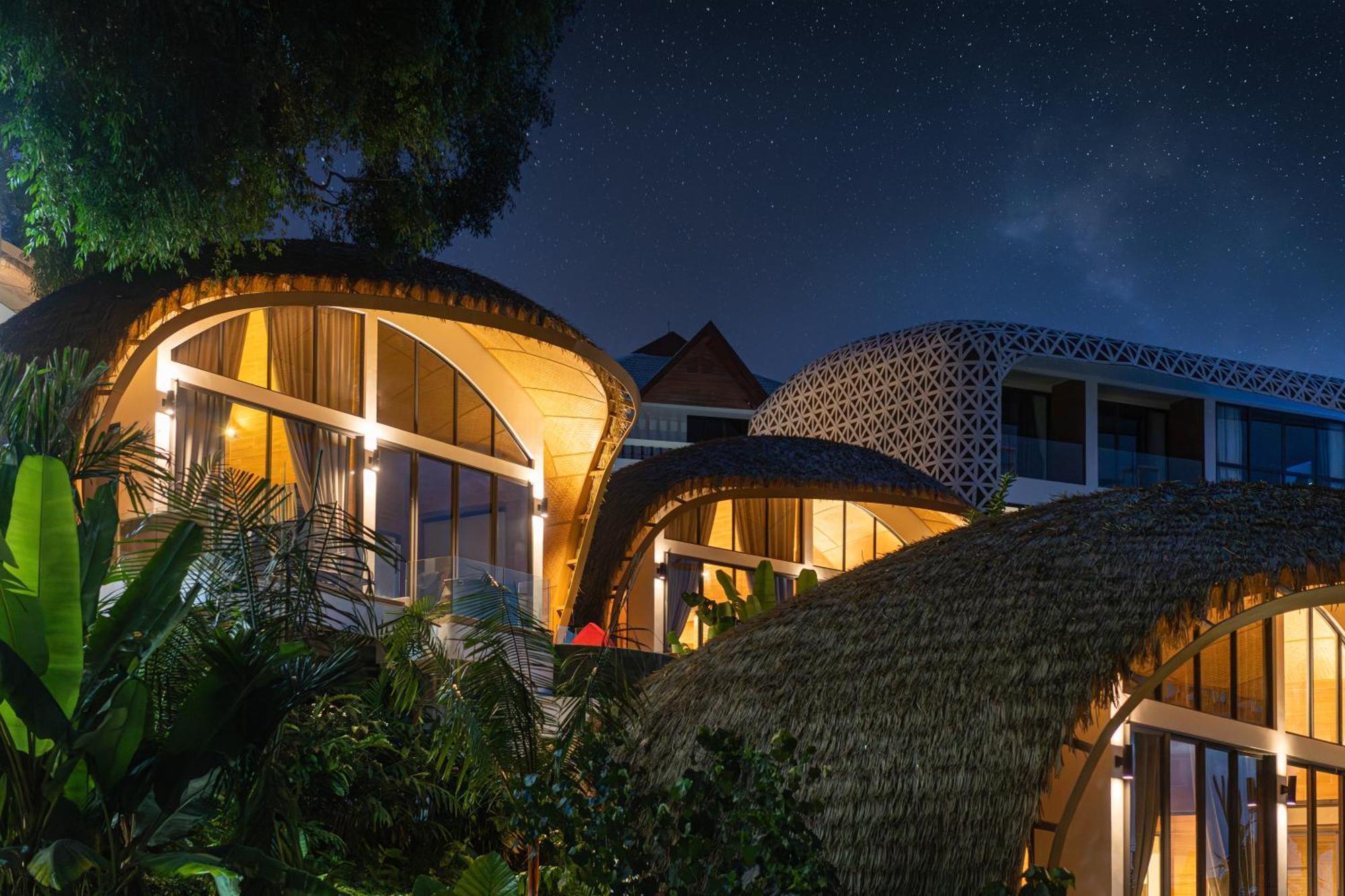 Three monkeys villas Hotel 5*