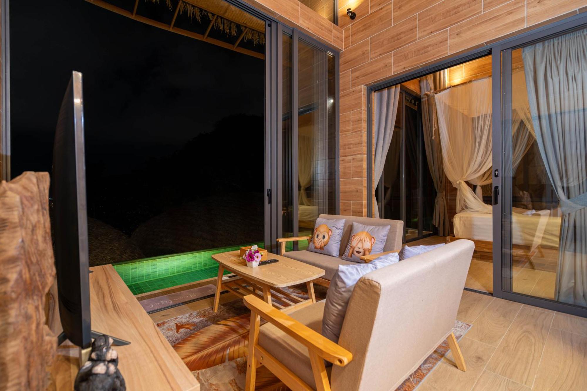 Three monkeys villas 5*