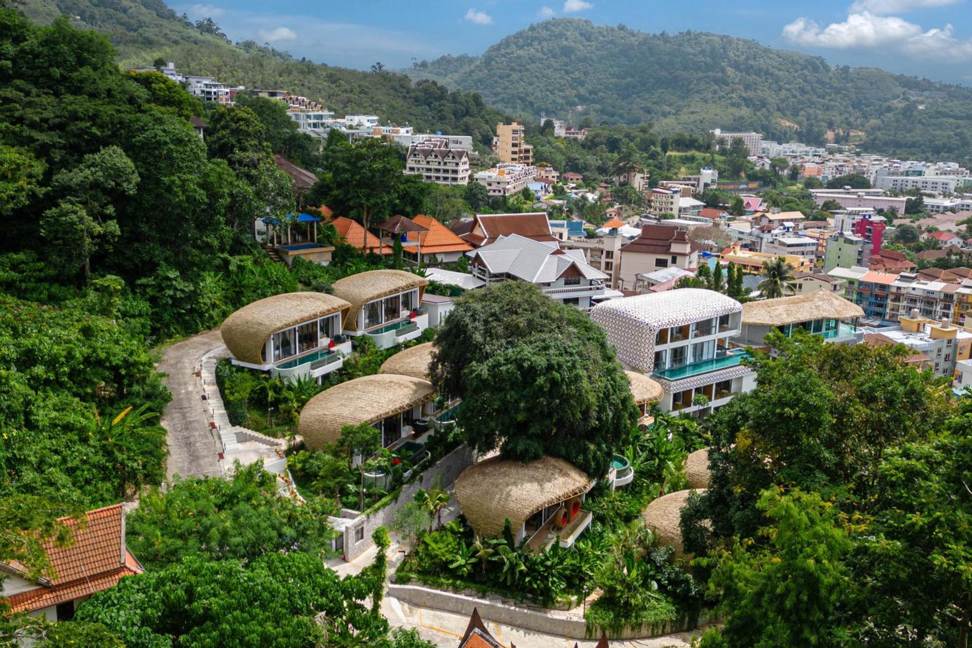Three monkeys villas 5*