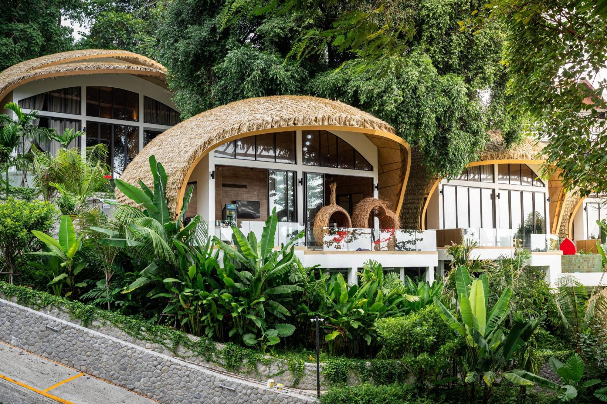Three monkeys villas 5*