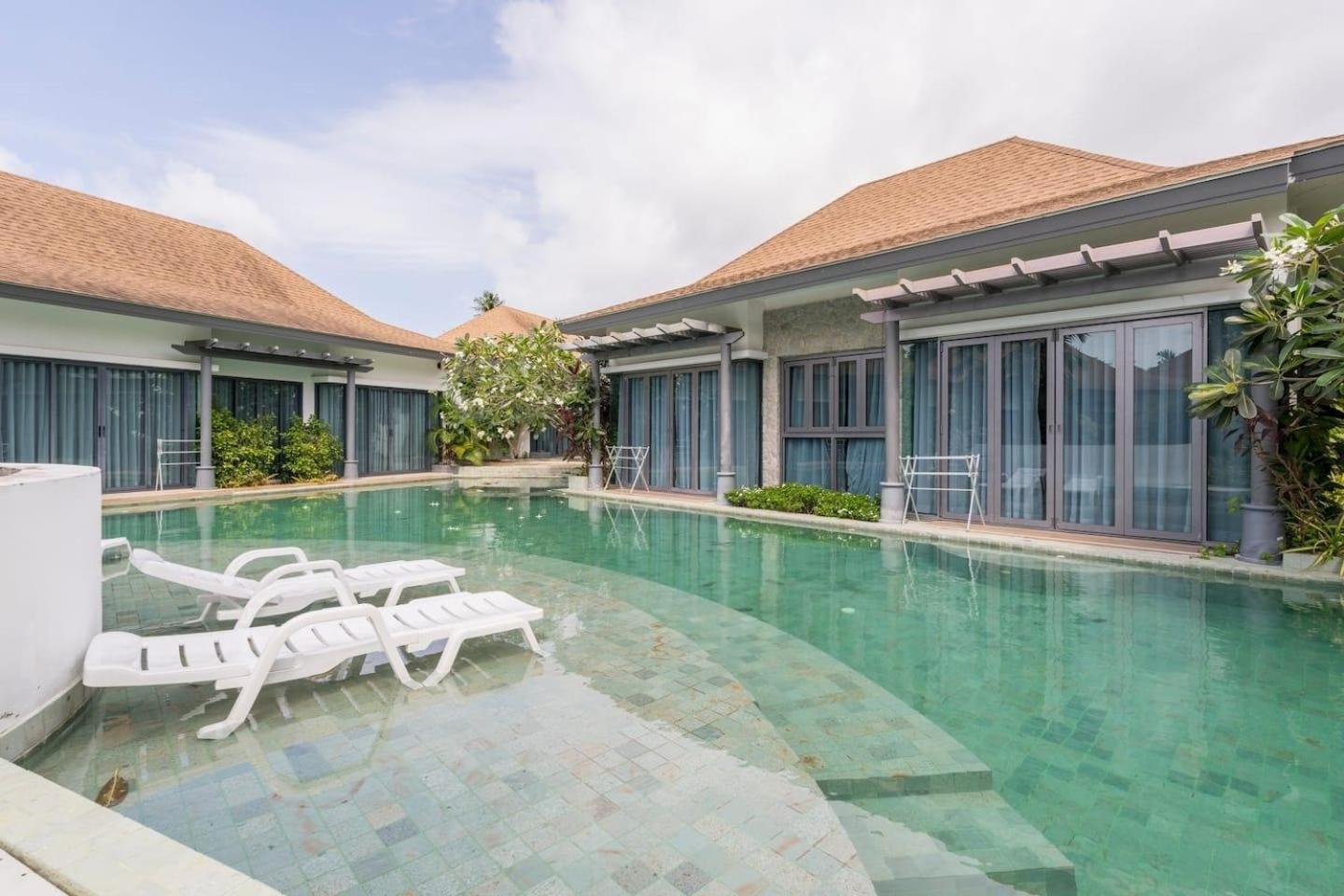 Hotel Tajh Pool