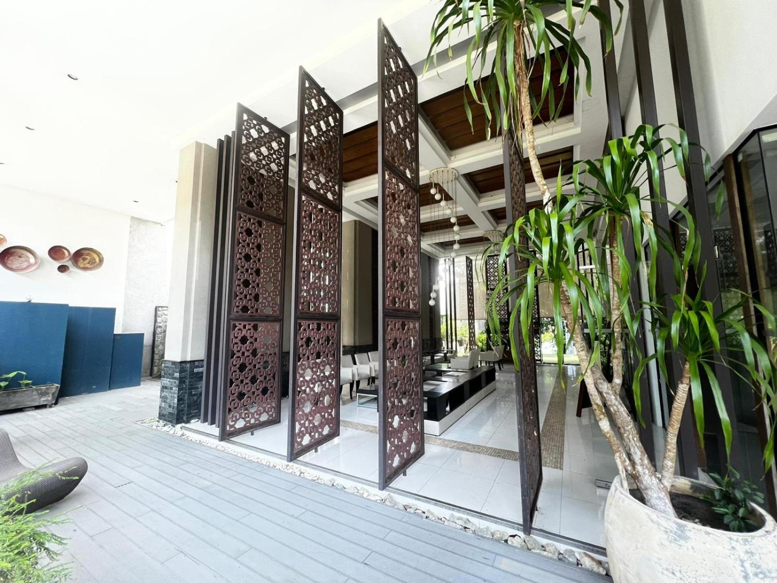 Resort The Nchantra Beachfront Phuket
