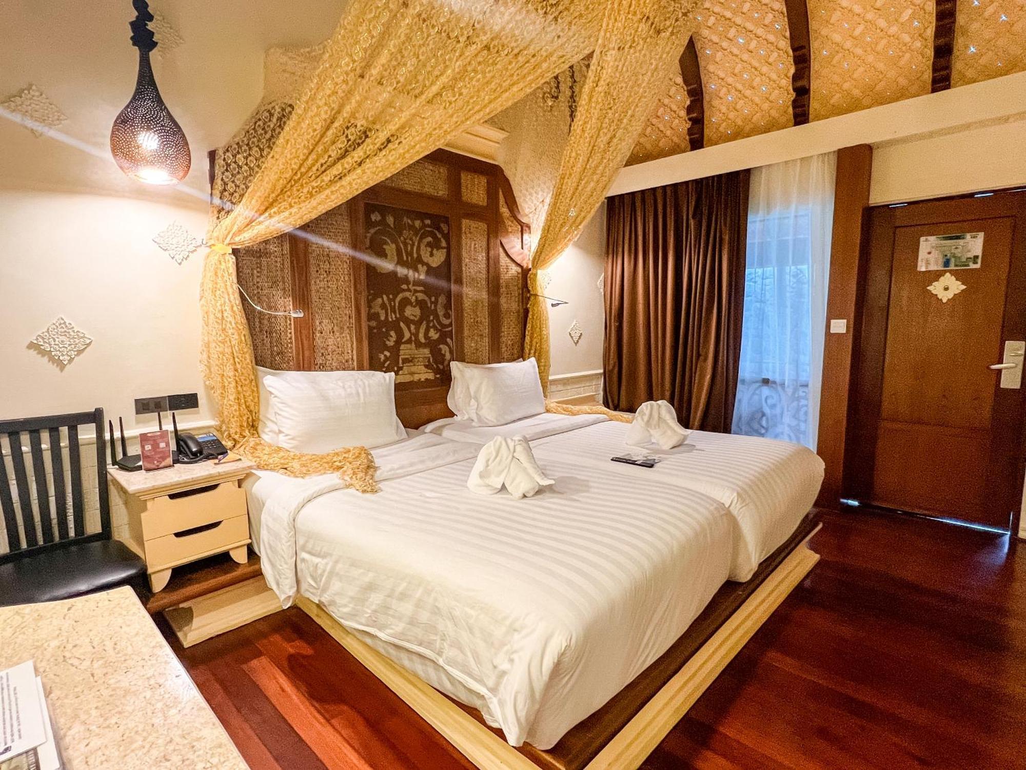 Sawasdee Village 4*