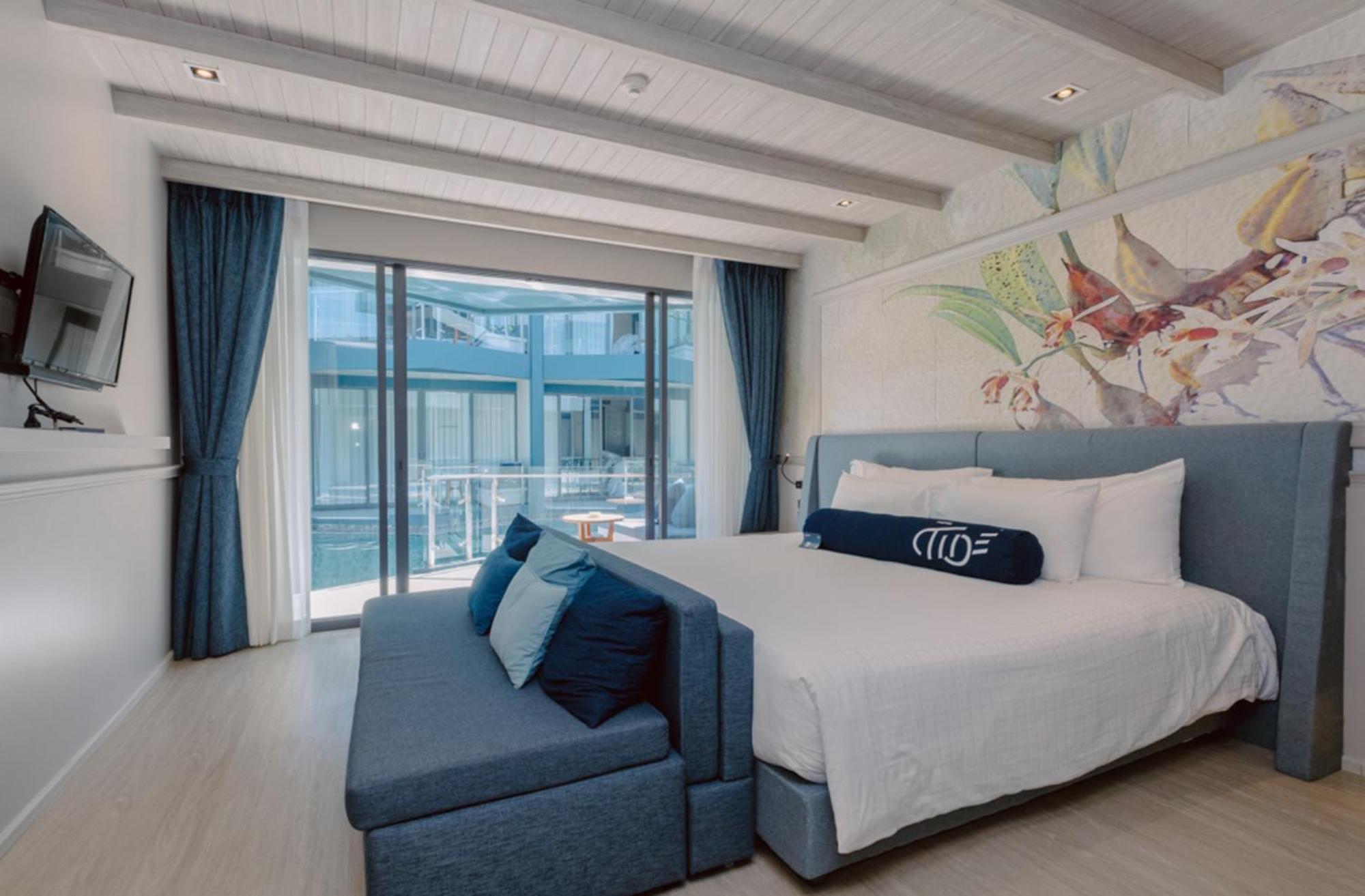 Hotel Tide Phuket Beachfront 5*
