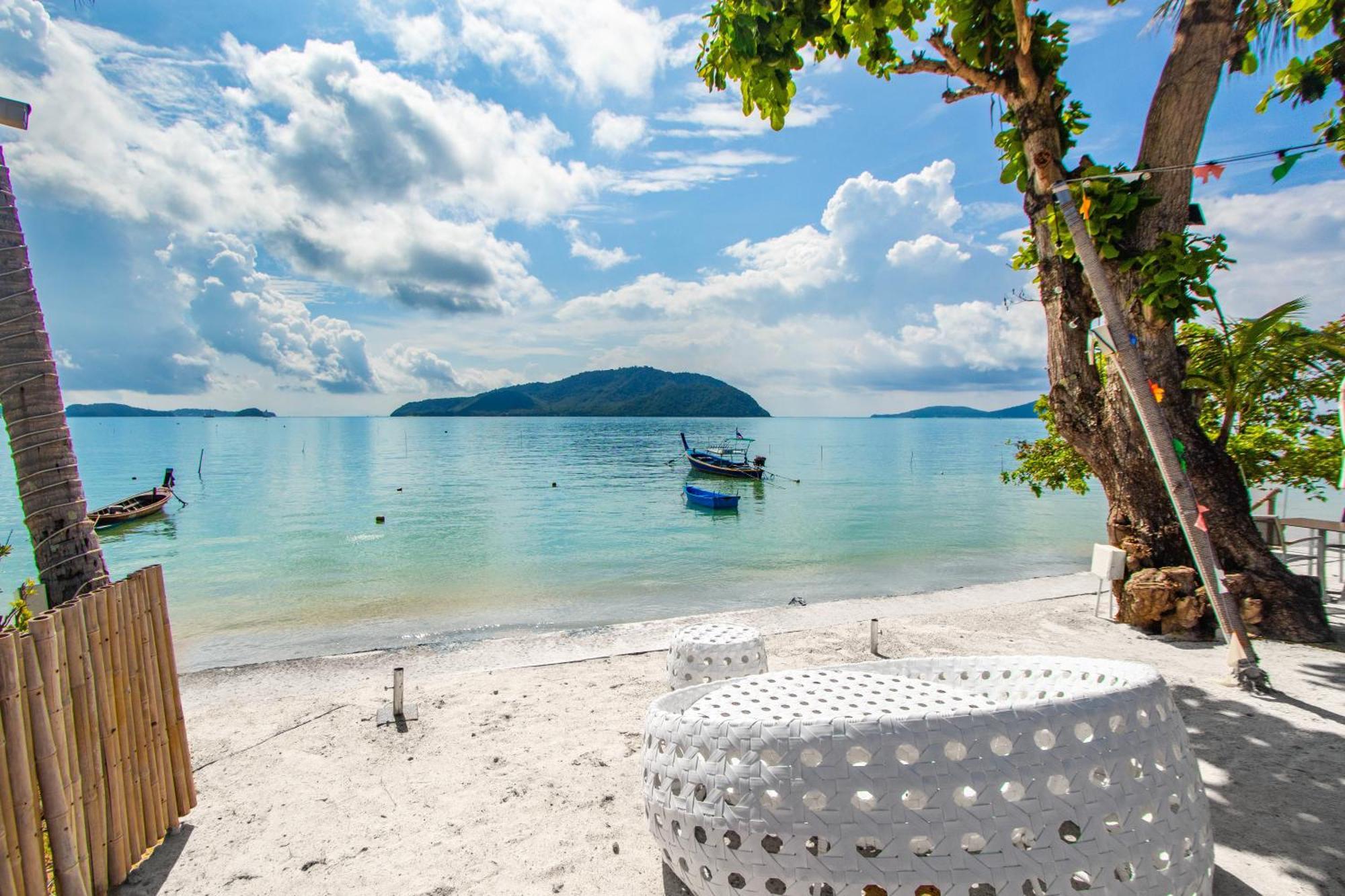Villa 【beach Front】海景沙滩别墅，私人泳池，免费早餐，女佣每日清洁，生活方便交通便利 B *