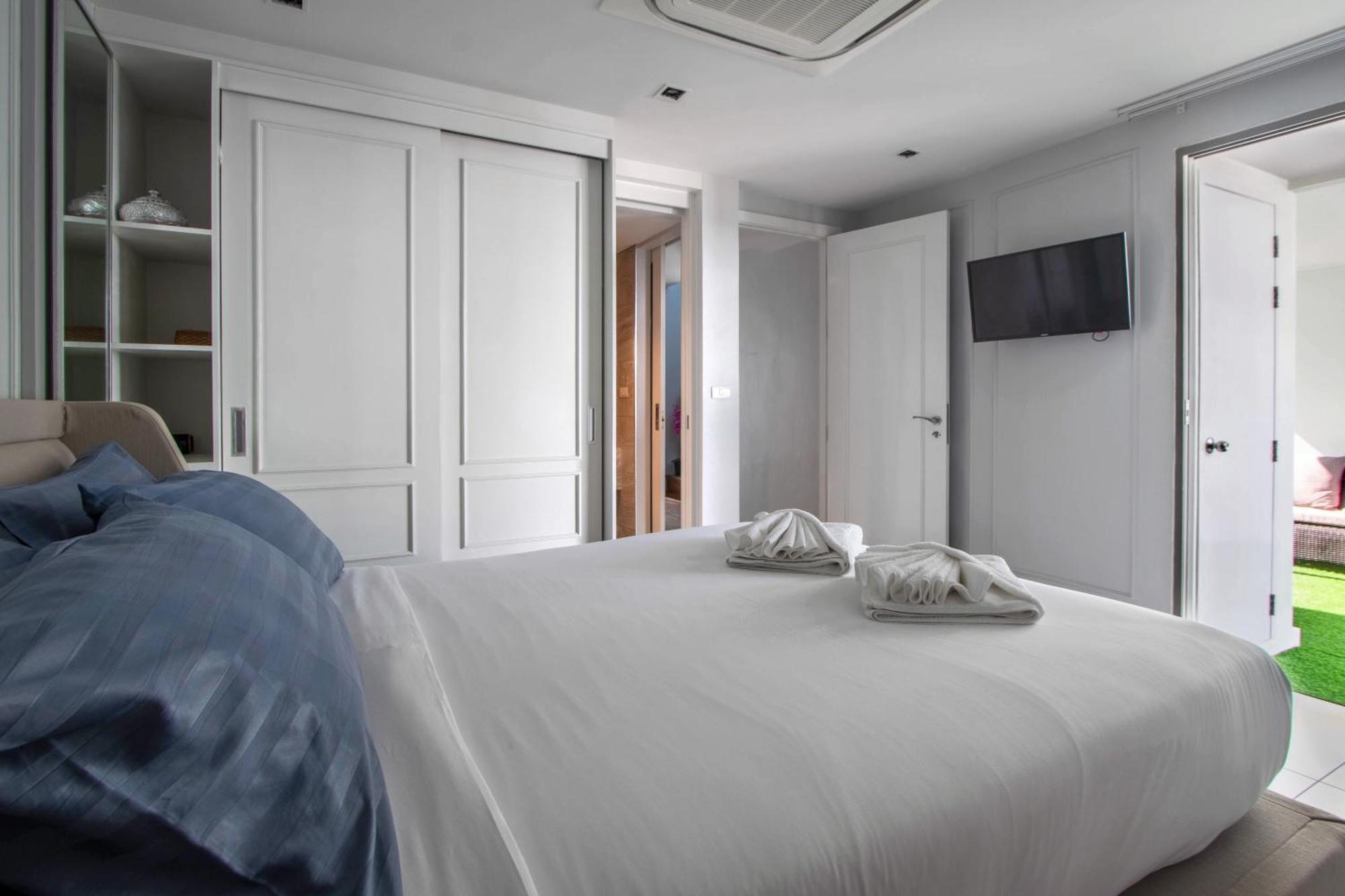 Villa 【beach Front】海景沙滩别墅，私人泳池，免费早餐，女佣每日清洁，生活方便交通便利 B *