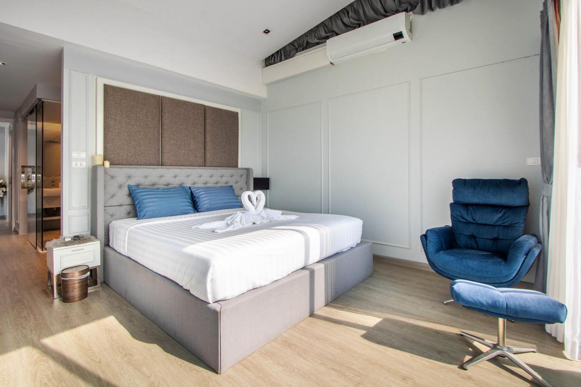 Villa 【beach Front】海景沙滩别墅，私人泳池，免费早餐，女佣每日清洁，生活方便交通便利 B Phuket