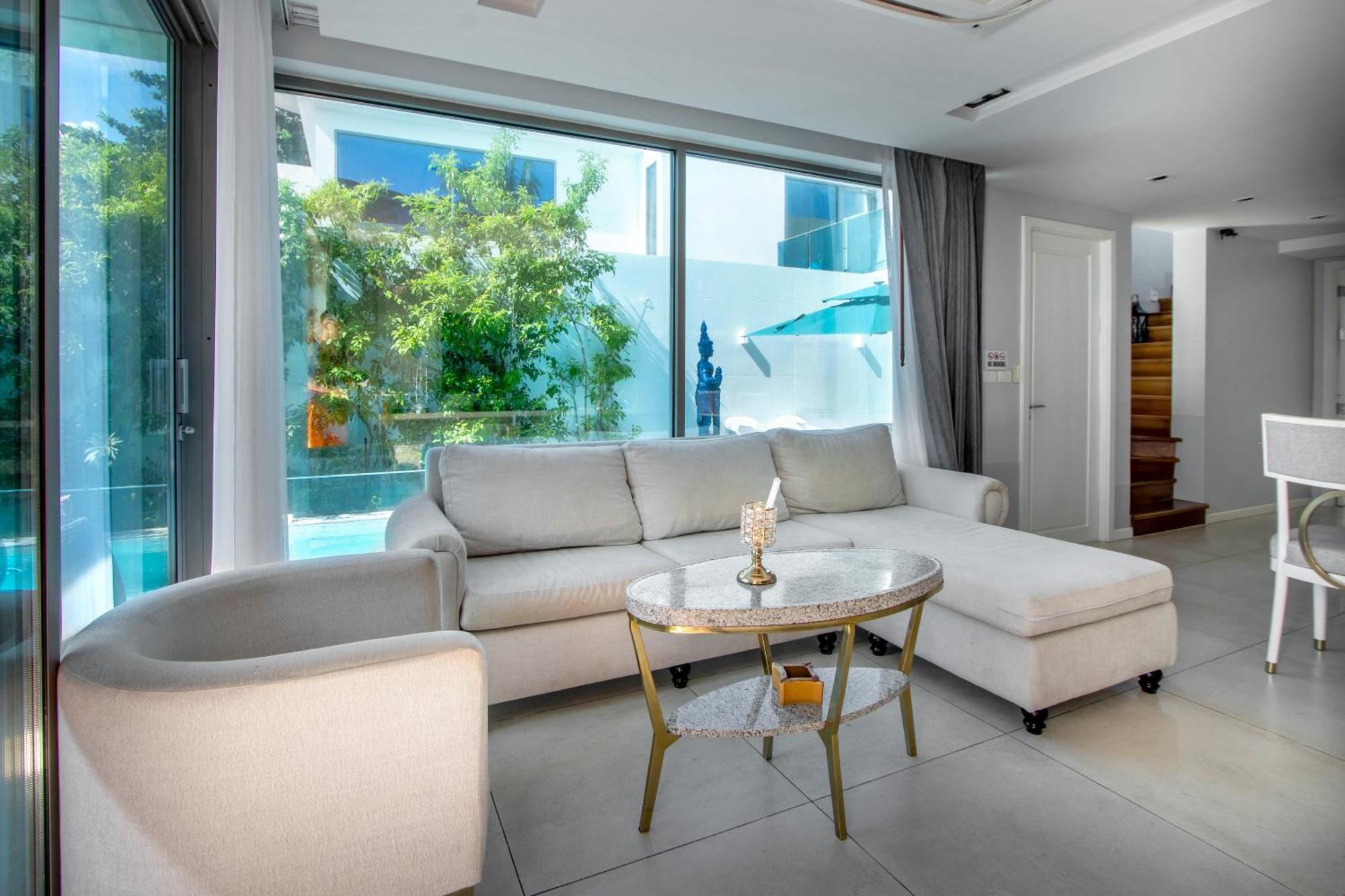 Villa 【beach Front】海景沙滩别墅，私人泳池，免费早餐，女佣每日清洁，生活方便交通便利 B *